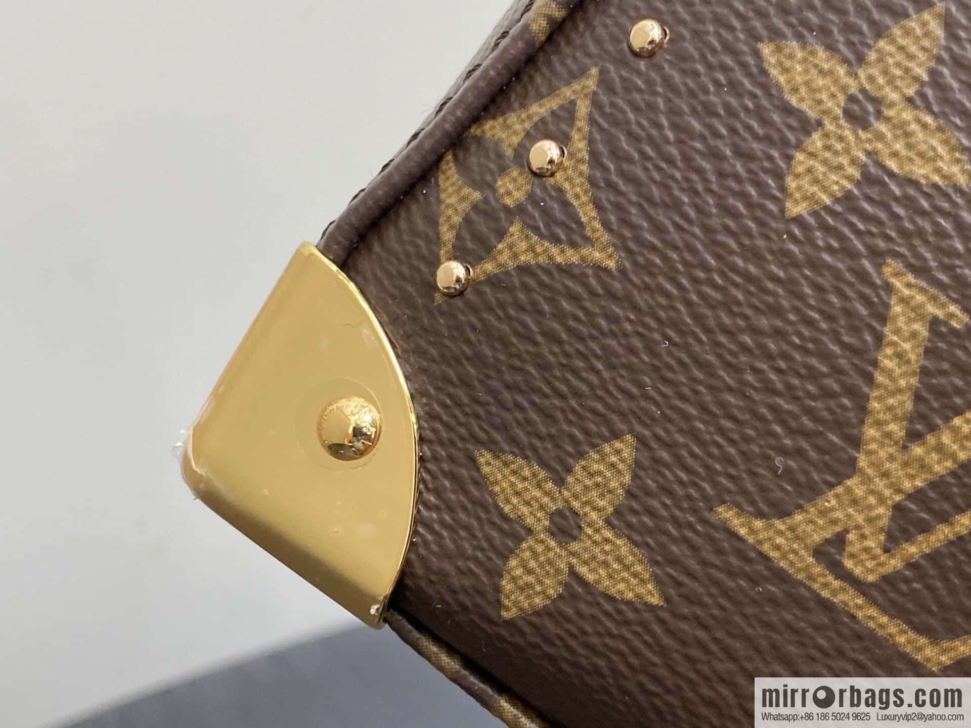 [Boutique‑grade] M14526 presbyopia, chain bag, messenger bag, the new TRUNKIE handbag of the season.