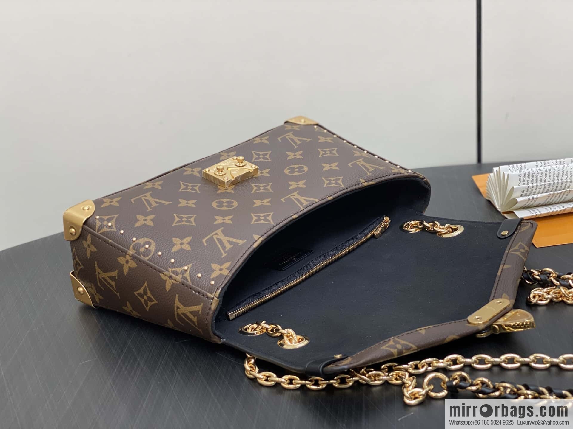 [Boutique‑grade] M14526 presbyopia, chain bag, messenger bag, the new TRUNKIE handbag of the season.
