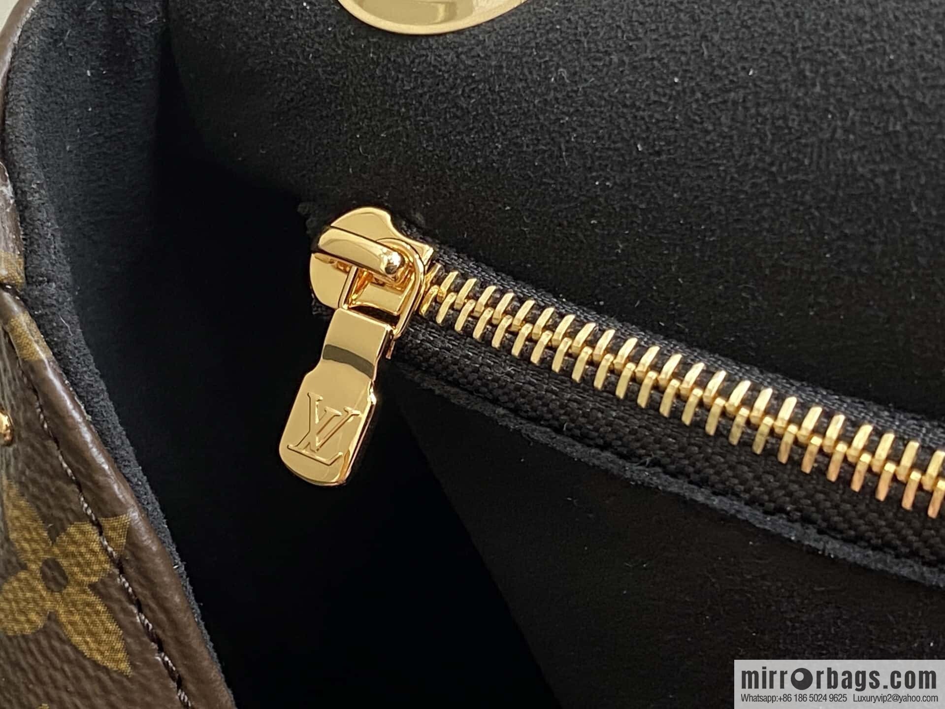 [Boutique‑grade] M14526 presbyopia, chain bag, messenger bag, the new TRUNKIE handbag of the season.