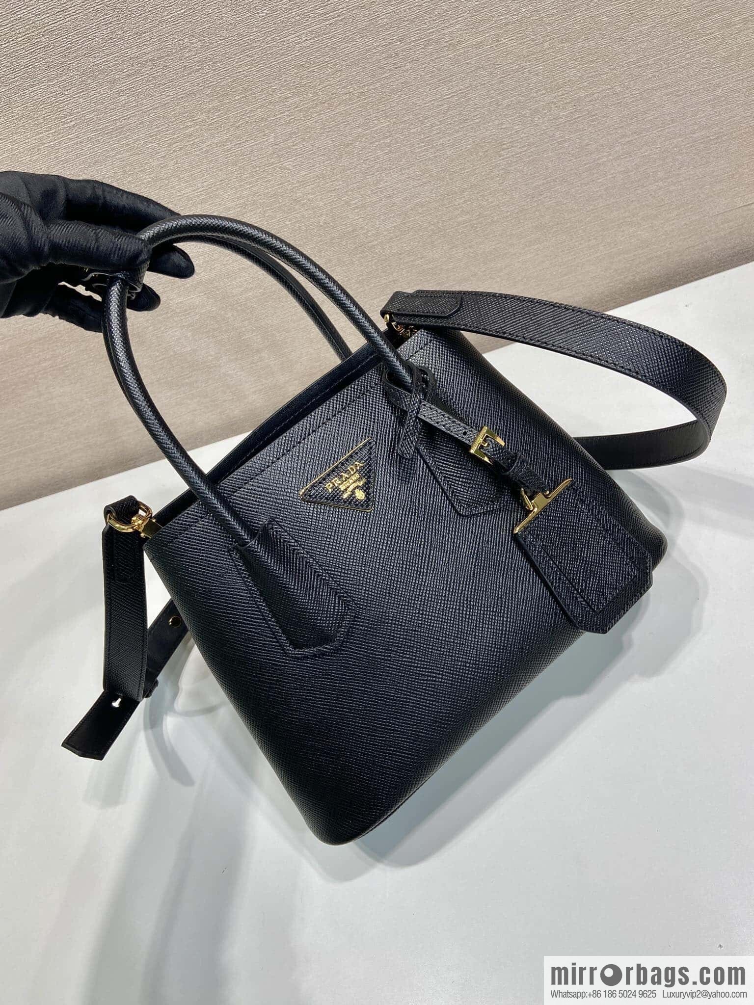PRADA 🎉 new 🎉 1BG443 small shopping bag 🎉🎉 black