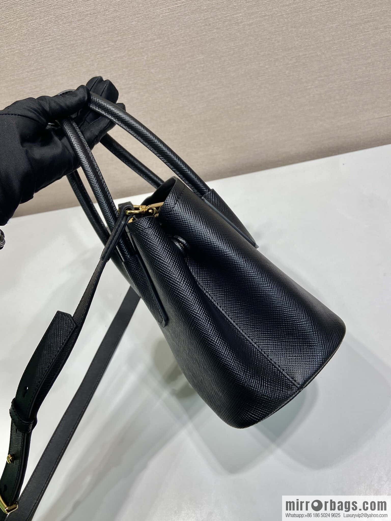 PRADA 🎉 new 🎉 1BG443 small shopping bag 🎉🎉 black
