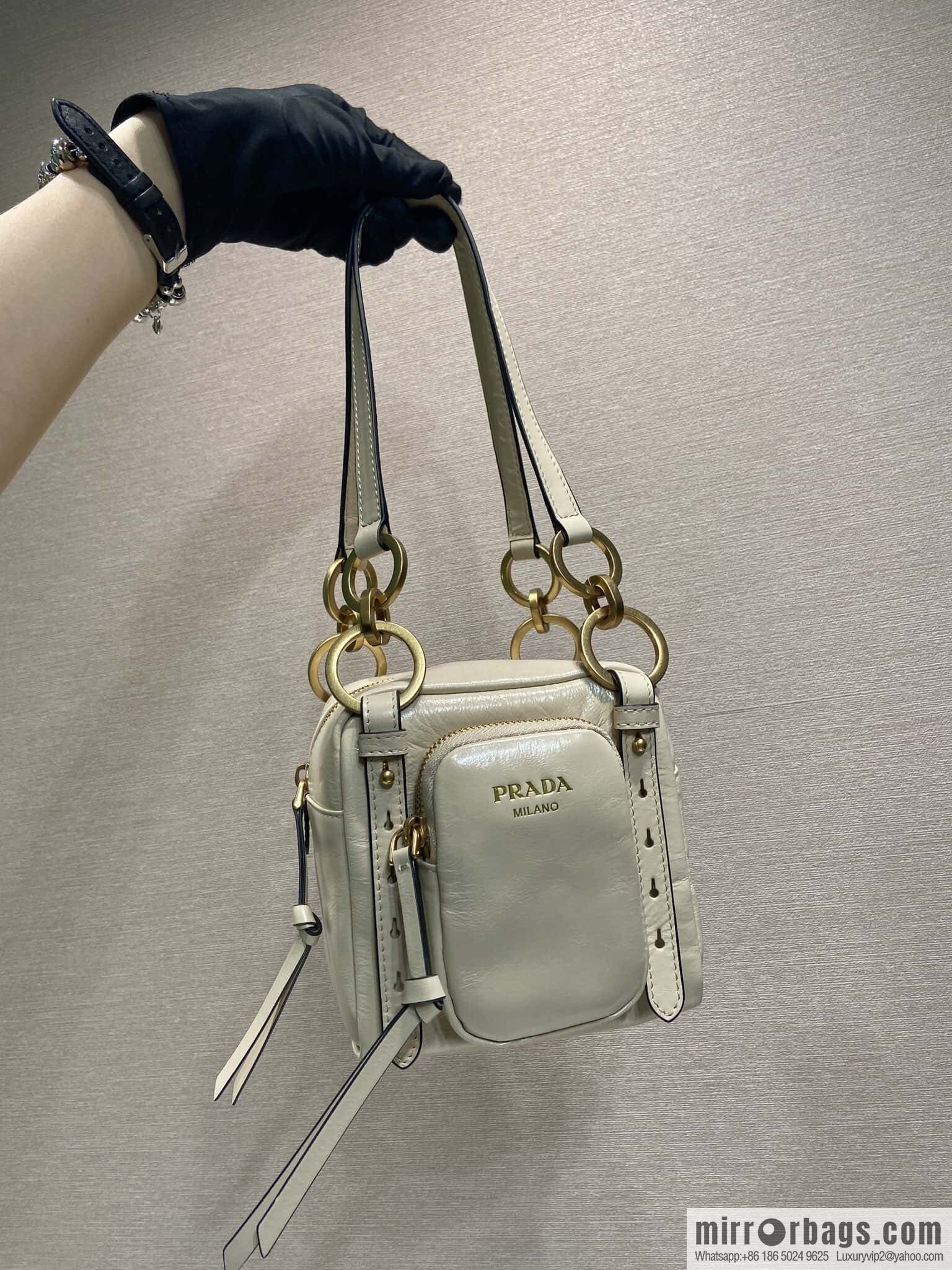 PRADA 🎉 new oil wax skin 🎉 1BB137 S🎉