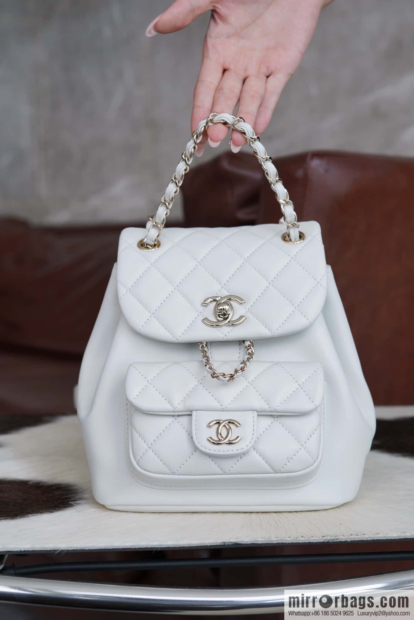 𝗖𝗛𝗔𝗘𝗡𝗟𝟐𝟒𝐩 new backpack, white, genuine leather AS2908