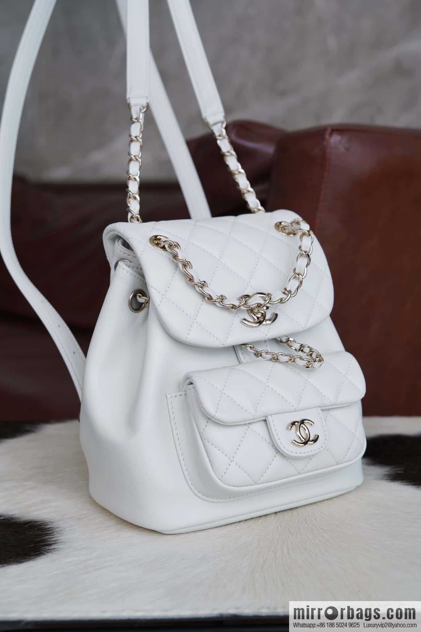 𝗖𝗛𝗔𝗘𝗡𝗟𝟐𝟒𝐩 new backpack, white, genuine leather AS2908
