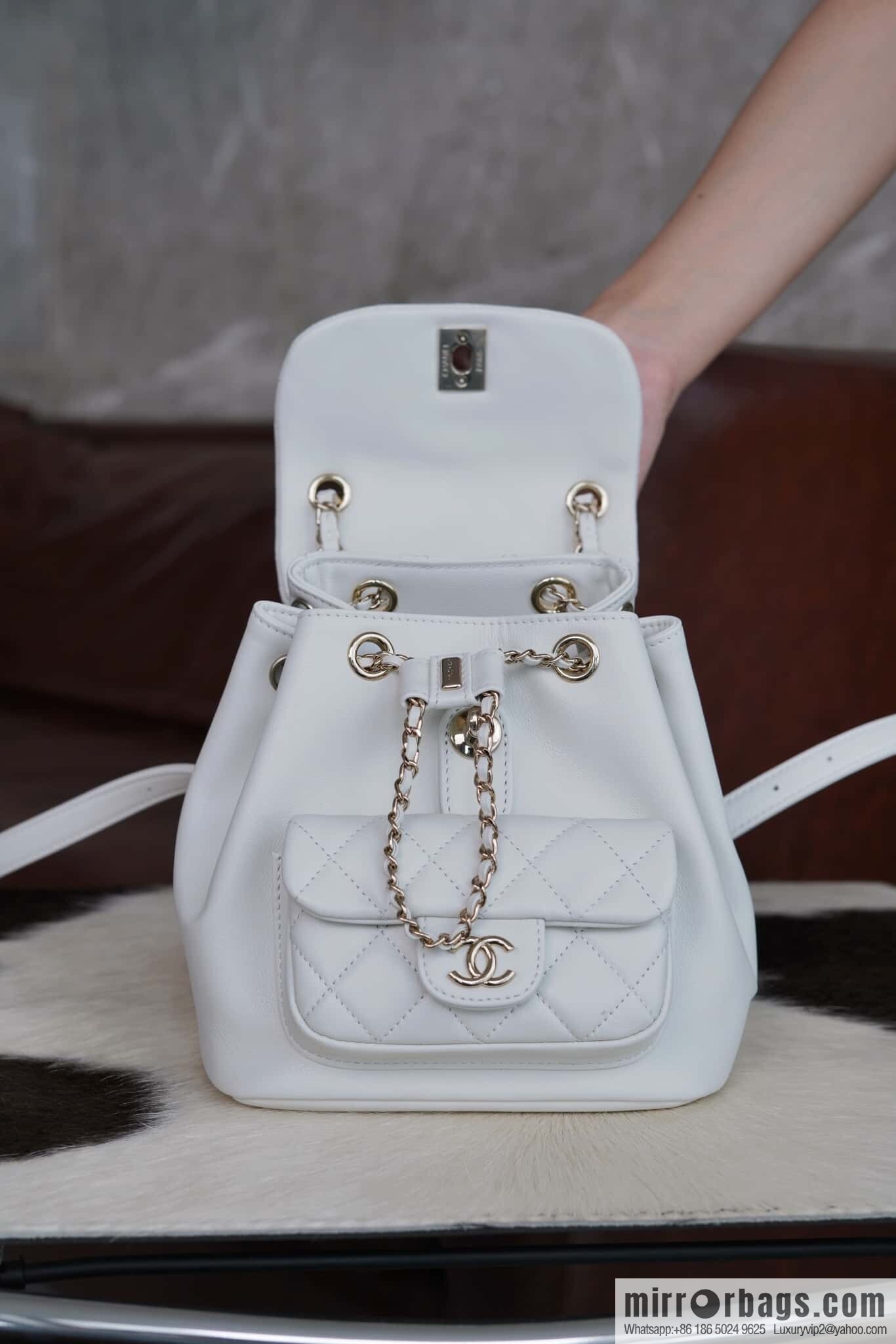 𝗖𝗛𝗔𝗘𝗡𝗟𝟐𝟒𝐩 new backpack, white, genuine leather AS2908