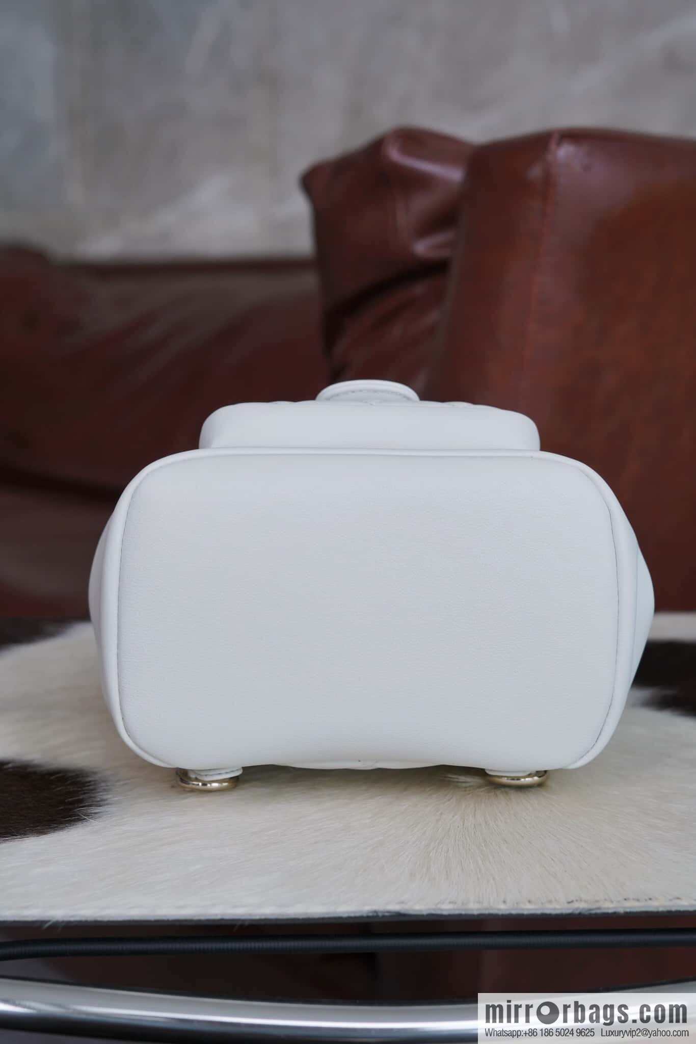 𝗖𝗛𝗔𝗘𝗡𝗟𝟐𝟒𝐩 new backpack, white, genuine leather AS2908