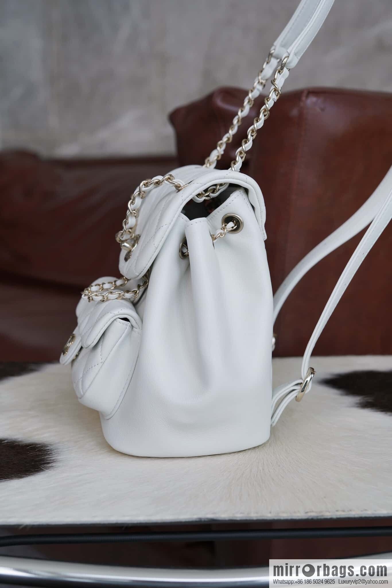 𝗖𝗛𝗔𝗘𝗡𝗟𝟐𝟒𝐩 new backpack, white, genuine leather AS2908