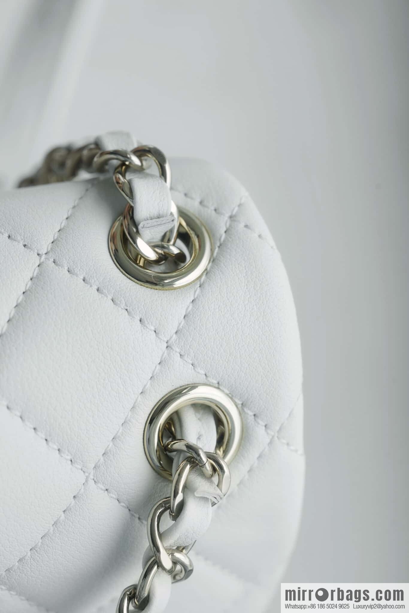 𝗖𝗛𝗔𝗘𝗡𝗟𝟐𝟒𝐩 new backpack, white, genuine leather AS2908