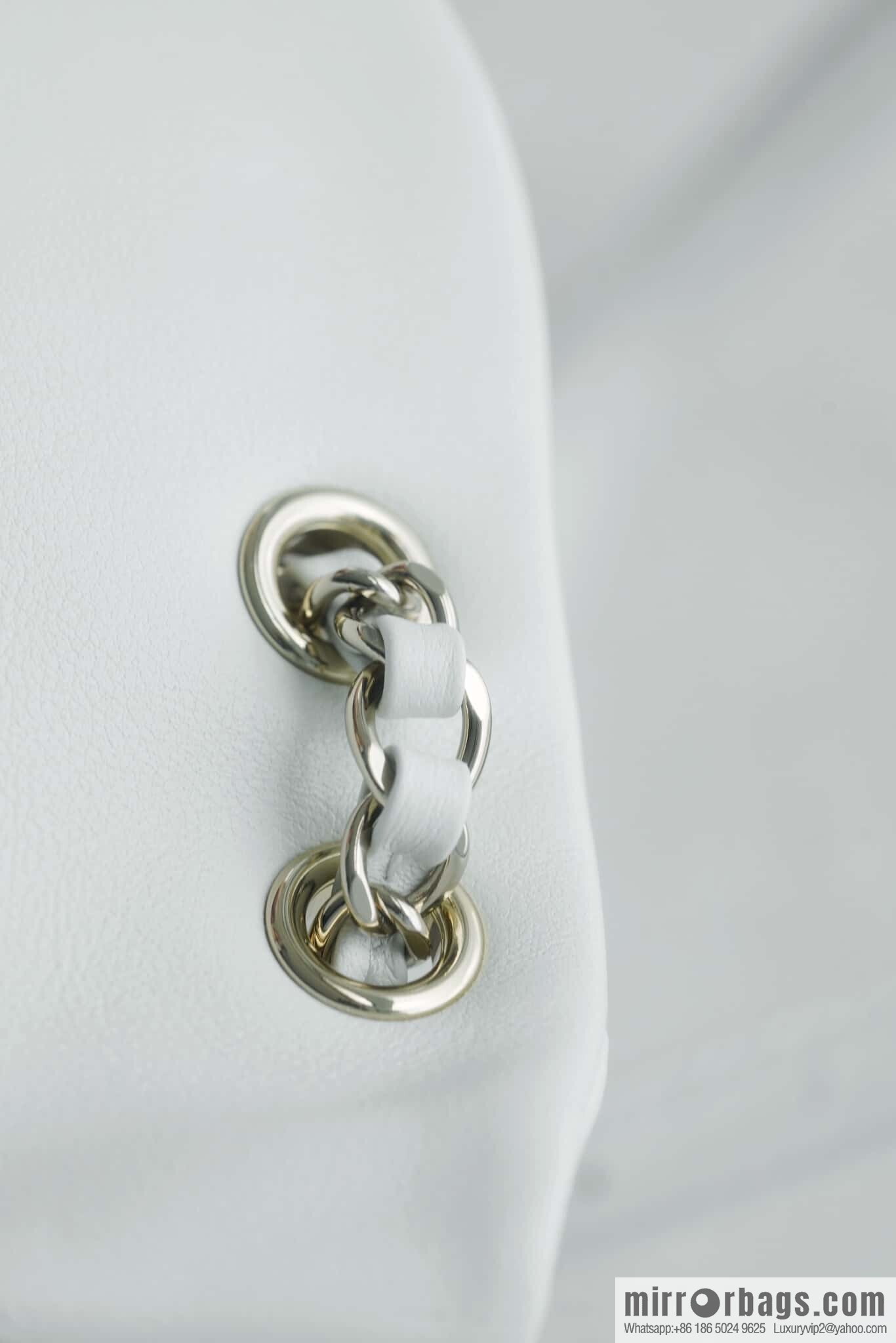 𝗖𝗛𝗔𝗘𝗡𝗟𝟐𝟒𝐩 new backpack, white, genuine leather AS2908