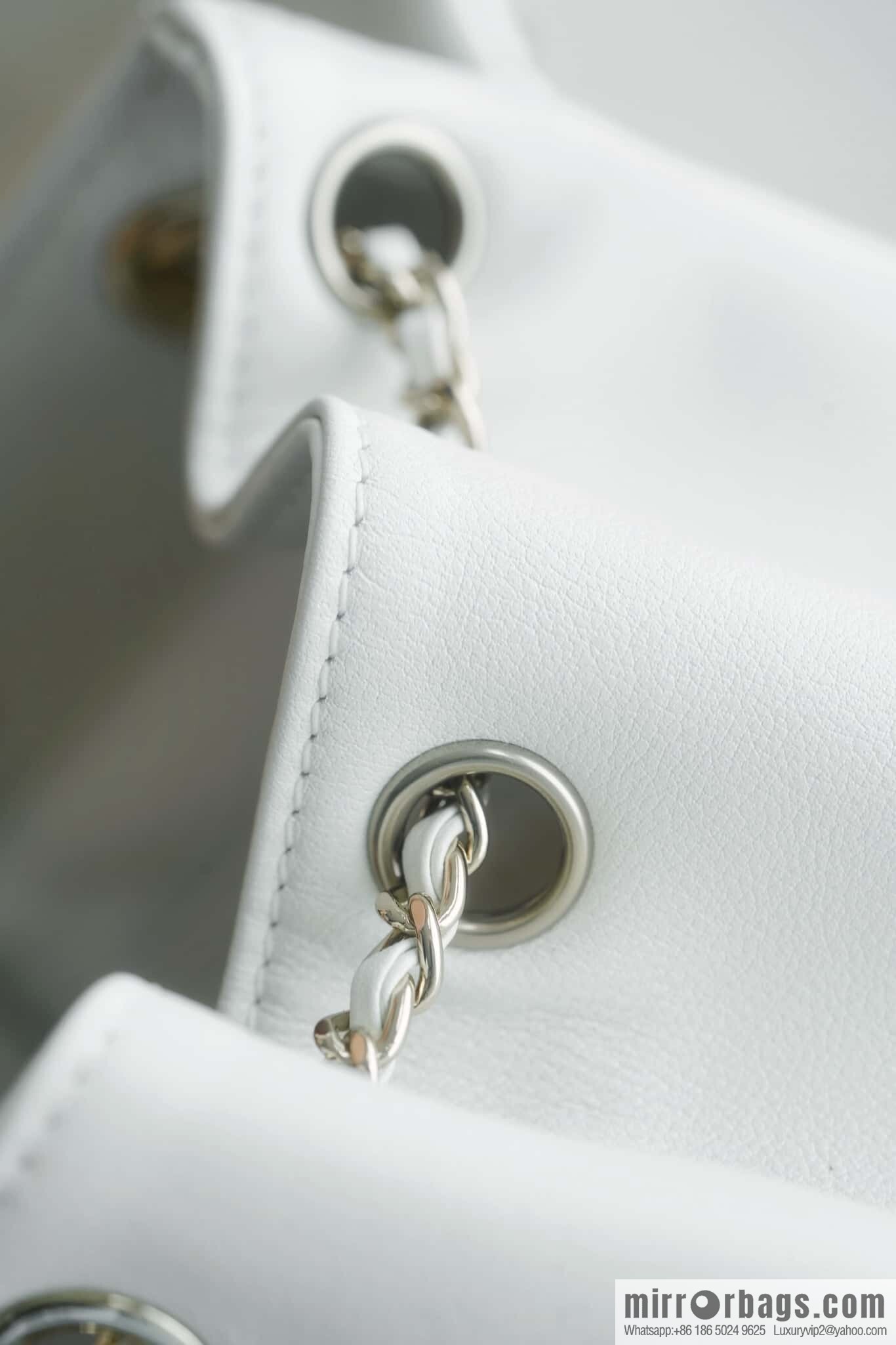 𝗖𝗛𝗔𝗘𝗡𝗟𝟐𝟒𝐩 new backpack, white, genuine leather AS2908