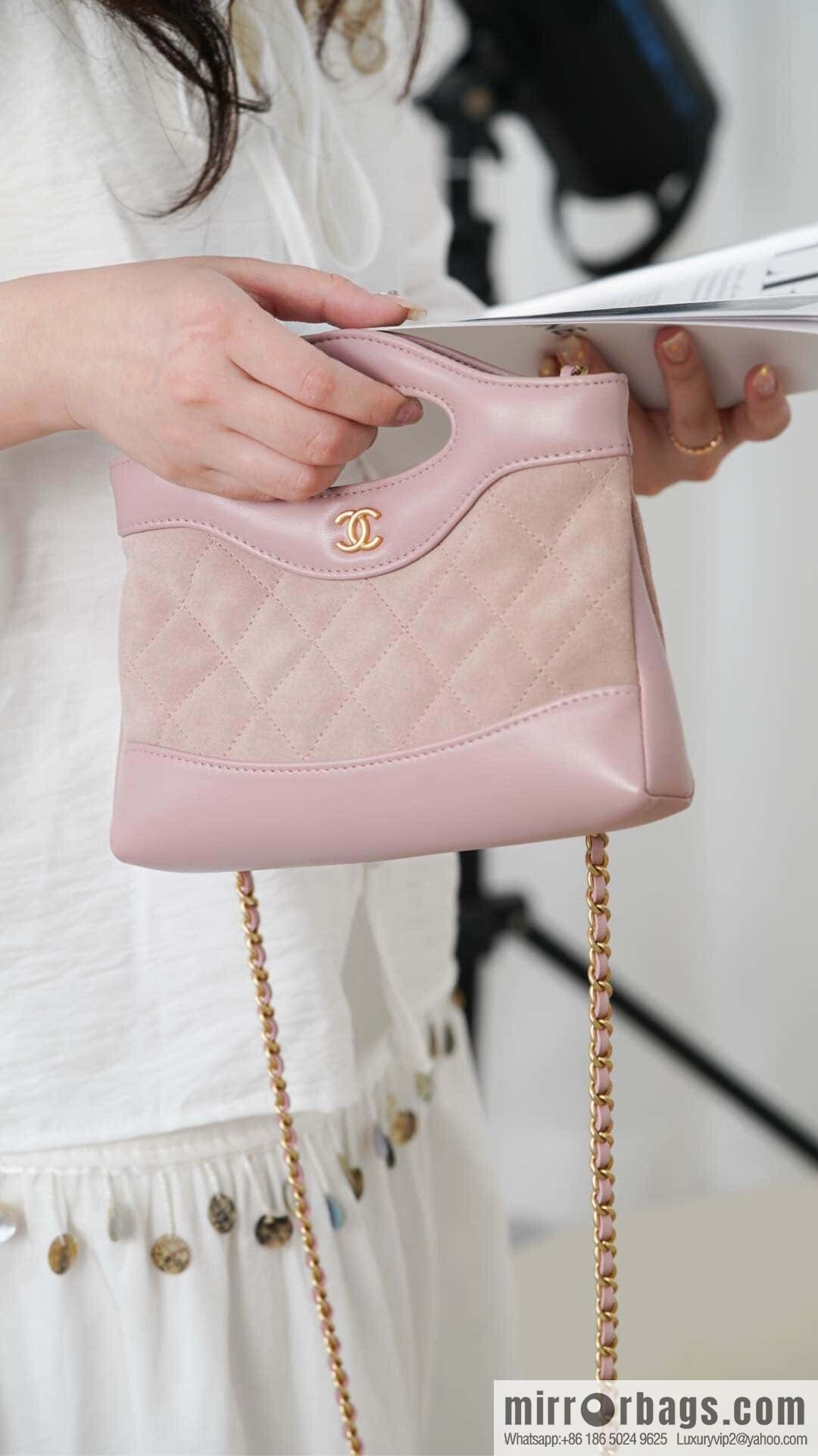 𝐂𝐡𝐚𝐧𝐞𝐥 𝟐𝟓𝐏 𝟑𝟏𝐛𝐚𝐠 𝐧𝐚𝐧𝐨 Suede Powder 🌸 AP3656