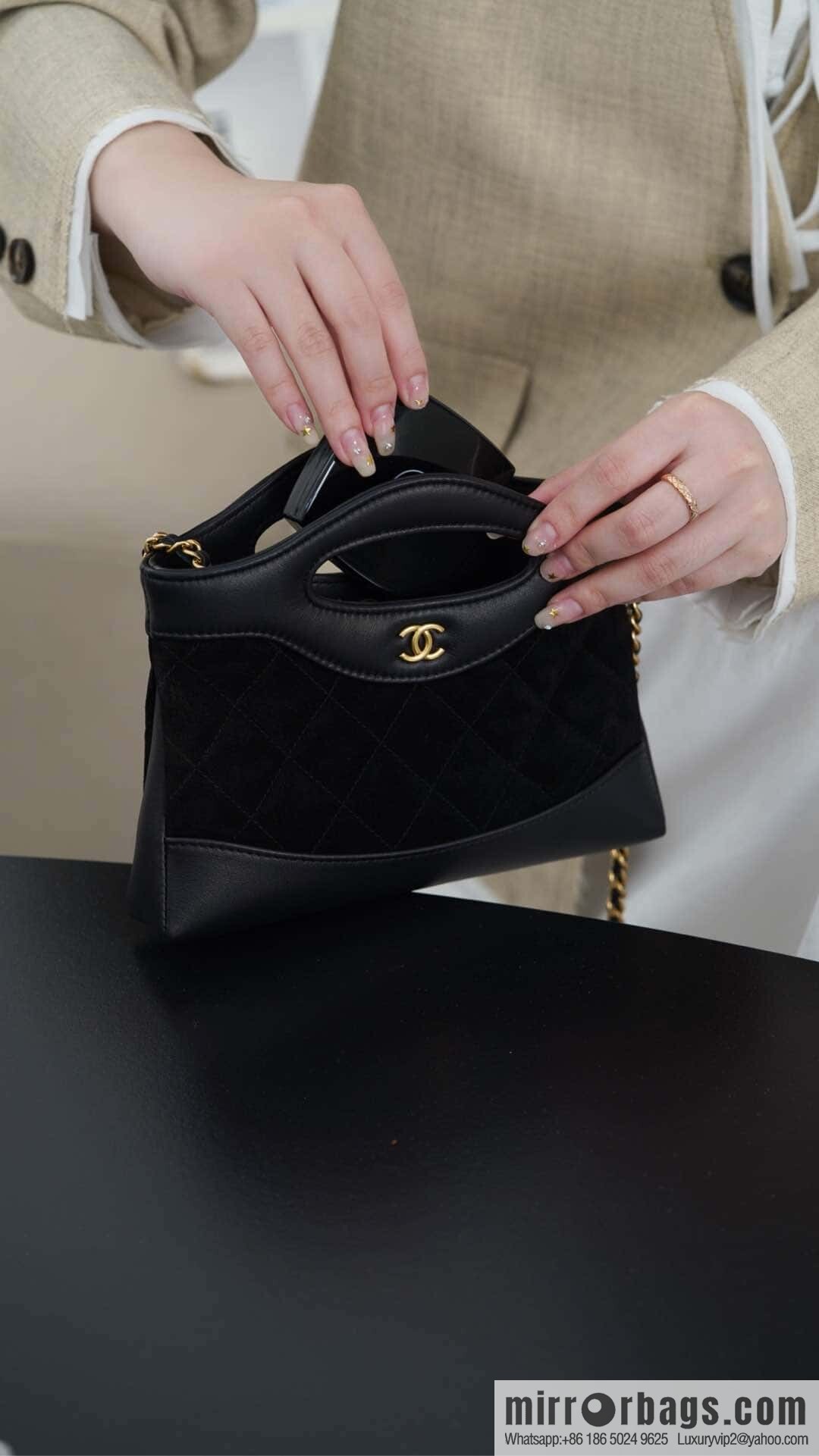 𝐂𝐡𝐚𝐧𝐞𝐥 𝟐𝟓𝐏 𝟑𝟏𝐛𝐚𝐠 𝐧𝐚𝐧𝐨 Suede Black 🖤 AP3656