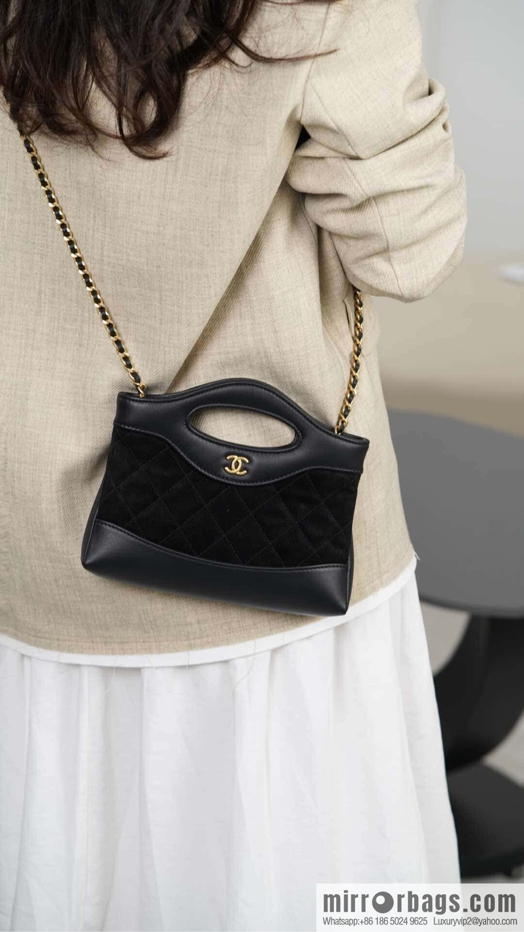 𝐂𝐡𝐚𝐧𝐞𝐥 𝟐𝟓𝐏 𝟑𝟏𝐛𝐚𝐠 𝐧𝐚𝐧𝐨 Suede Black 🖤 AP3656