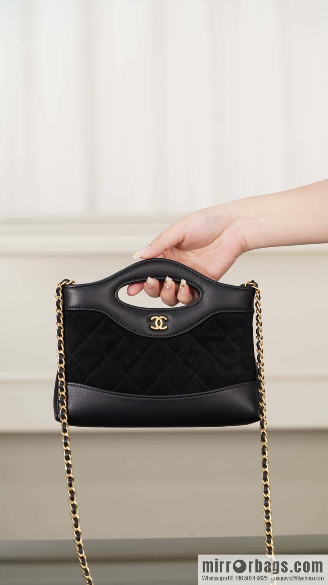 𝐂𝐡𝐚𝐧𝐞𝐥 𝟐𝟓𝐏 𝟑𝟏𝐛𝐚𝐠 𝐧𝐚𝐧𝐨 Suede Black 🖤 AP3656
