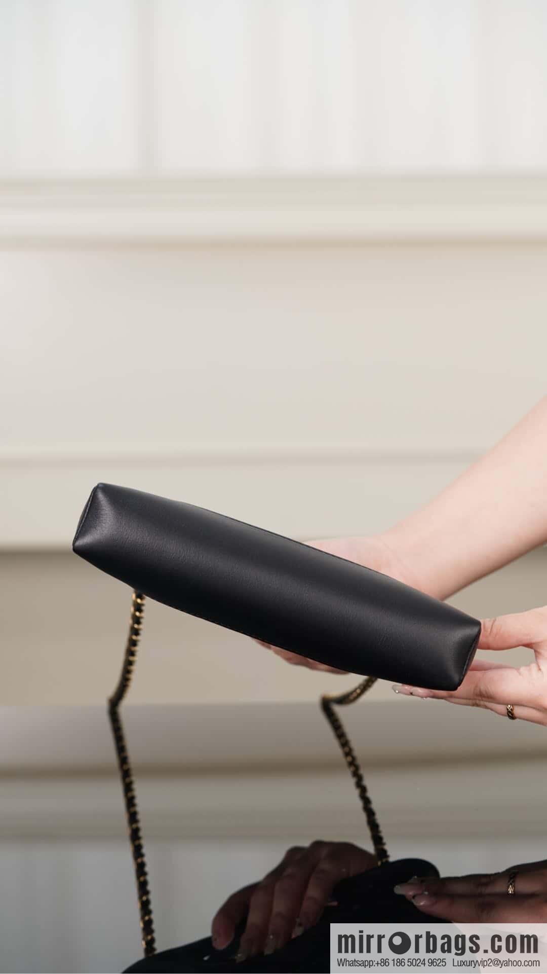 𝐂𝐡𝐚𝐧𝐞𝐥 𝟐𝟓𝐏 𝟑𝟏𝐛𝐚𝐠 𝐧𝐚𝐧𝐨 Suede Black 🖤 AP3656