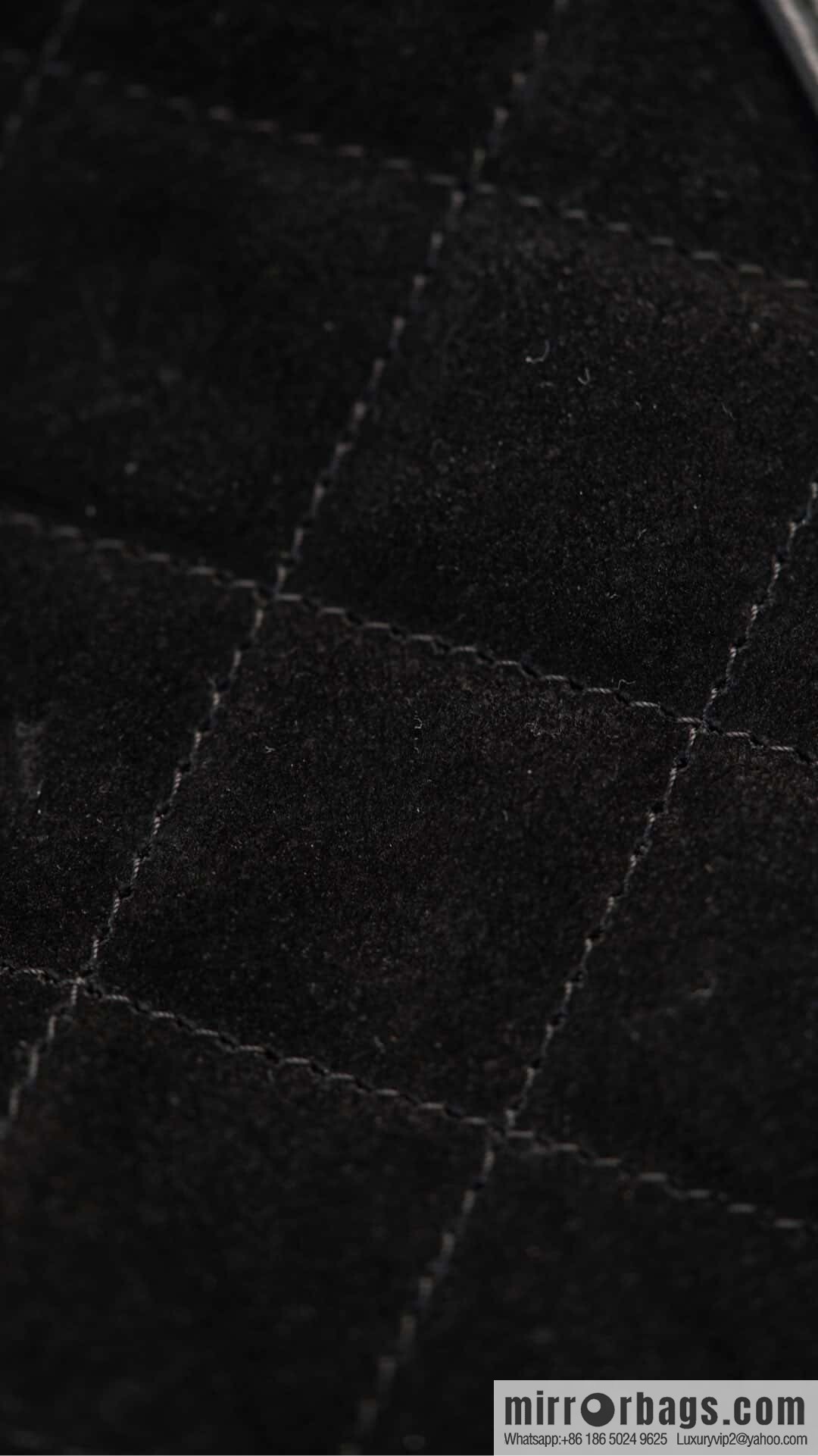 𝐂𝐡𝐚𝐧𝐞𝐥 𝟐𝟓𝐏 𝟑𝟏𝐛𝐚𝐠 𝐧𝐚𝐧𝐨 Suede Black 🖤 AP3656