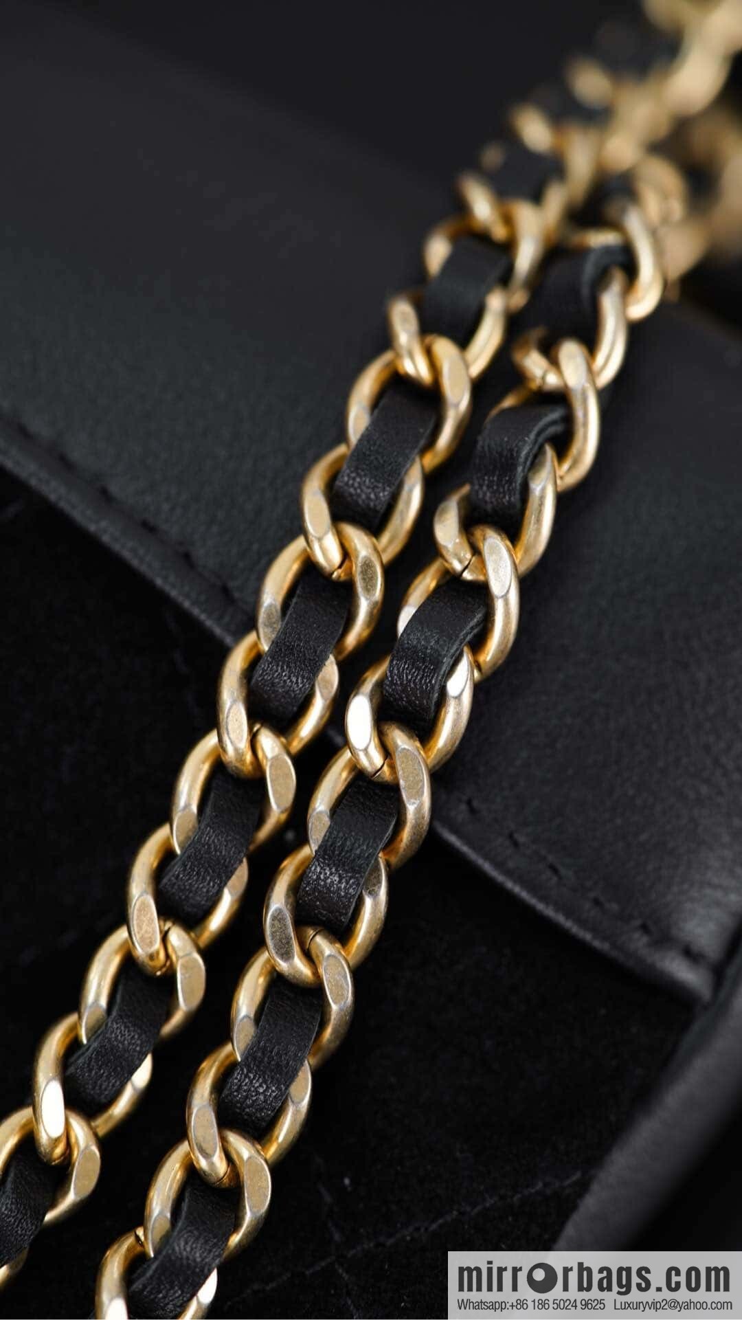 𝐂𝐡𝐚𝐧𝐞𝐥 𝟐𝟓𝐏 𝟑𝟏𝐛𝐚𝐠 𝐧𝐚𝐧𝐨 Suede Black 🖤 AP3656