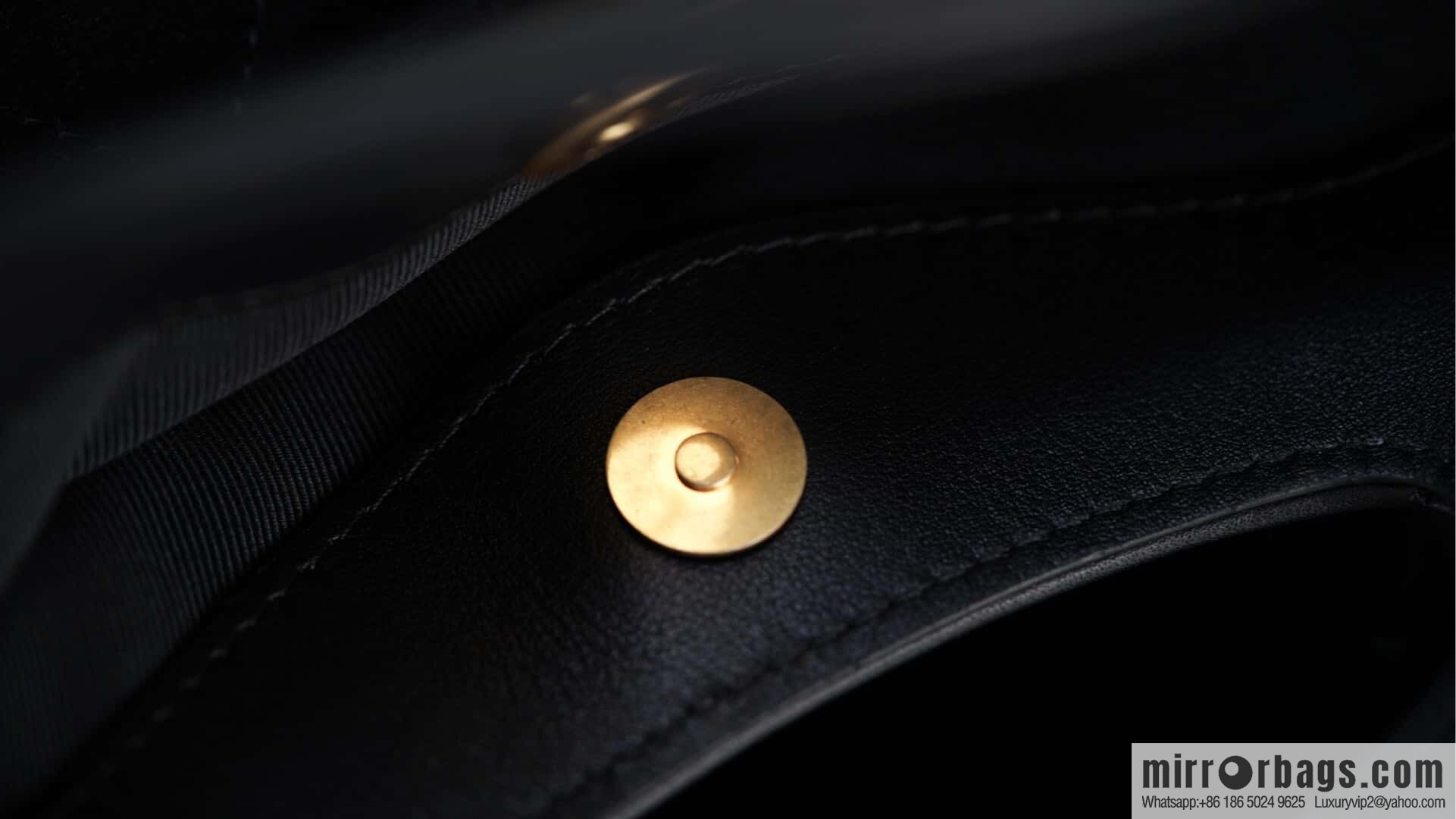 𝐂𝐡𝐚𝐧𝐞𝐥 𝟐𝟓𝐏 𝟑𝟏𝐛𝐚𝐠 𝐧𝐚𝐧𝐨 Suede Black 🖤 AP3656