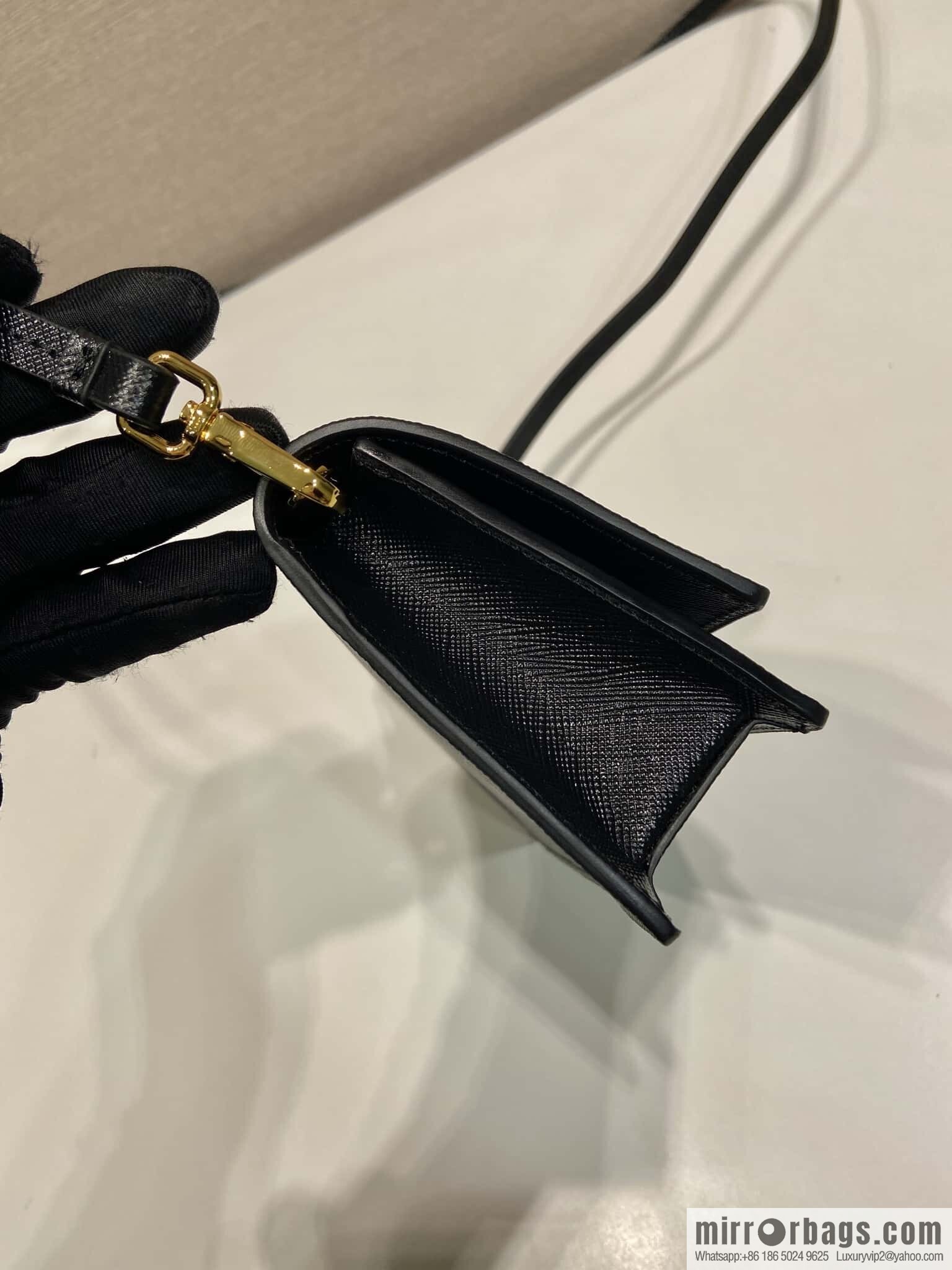 PRADA 🎉 new mini handbag 🎉 1NF059 mobile phone bag 🎉🎉 black