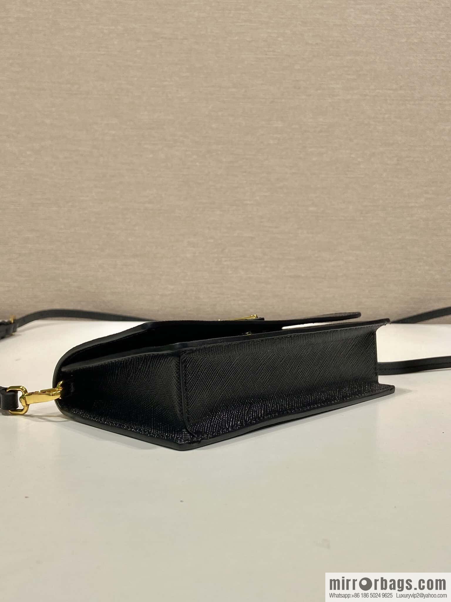 PRADA 🎉 new mini handbag 🎉 1NF059 mobile phone bag 🎉🎉 black