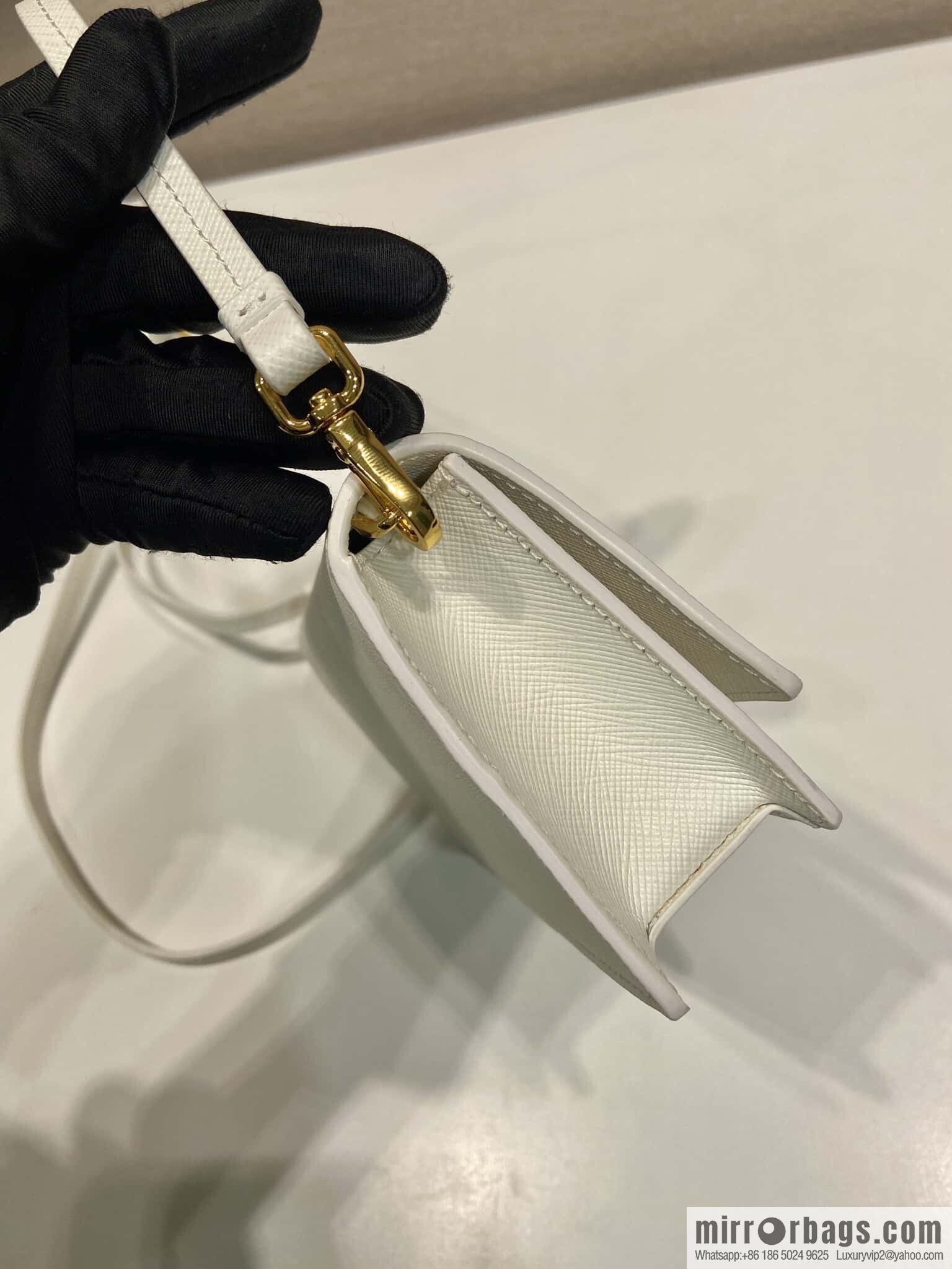 PRADA ๐ new mini handbag ๐ 1NF059 mobile phone bag ๐๐ white