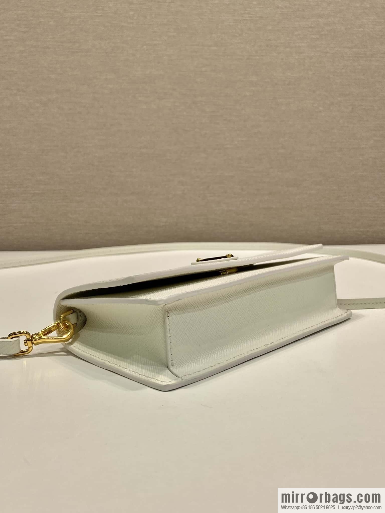 PRADA ๐ new mini handbag ๐ 1NF059 mobile phone bag ๐๐ white