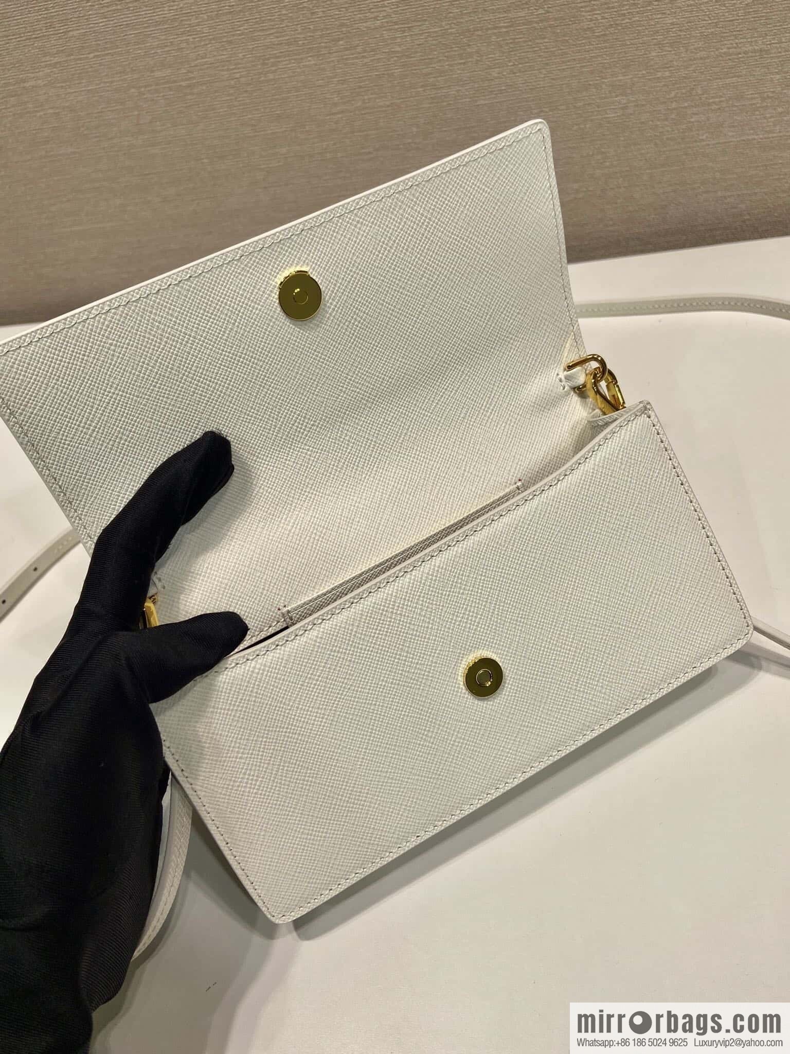 PRADA ๐ new mini handbag ๐ 1NF059 mobile phone bag ๐๐ white