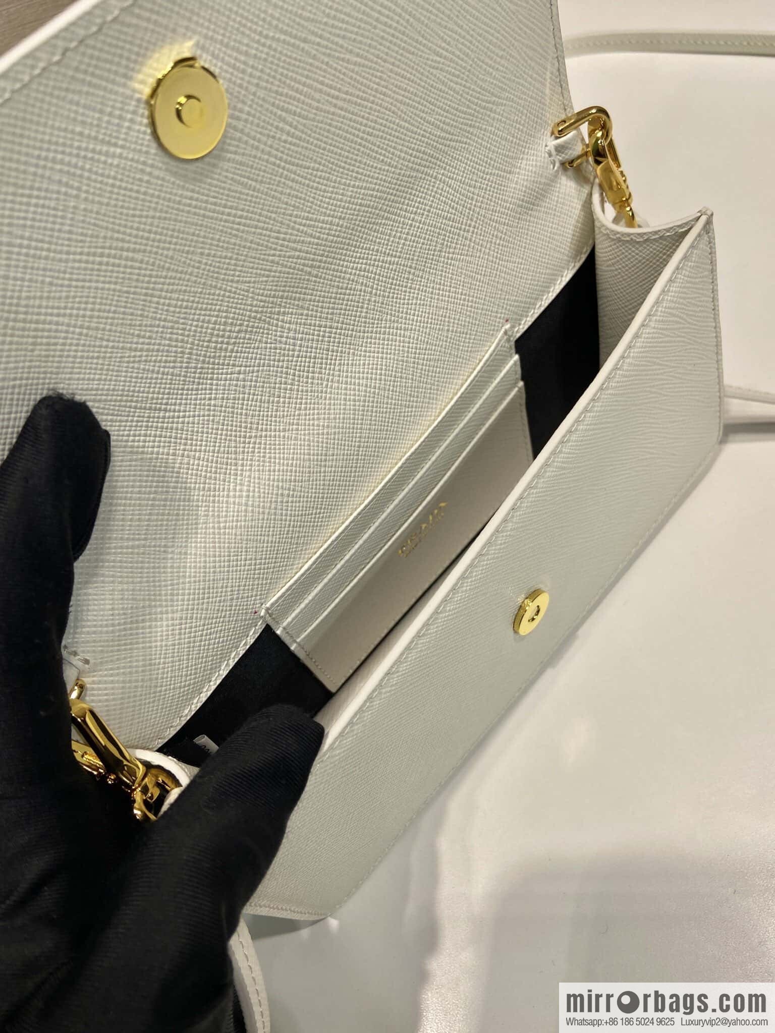 PRADA ๐ new mini handbag ๐ 1NF059 mobile phone bag ๐๐ white