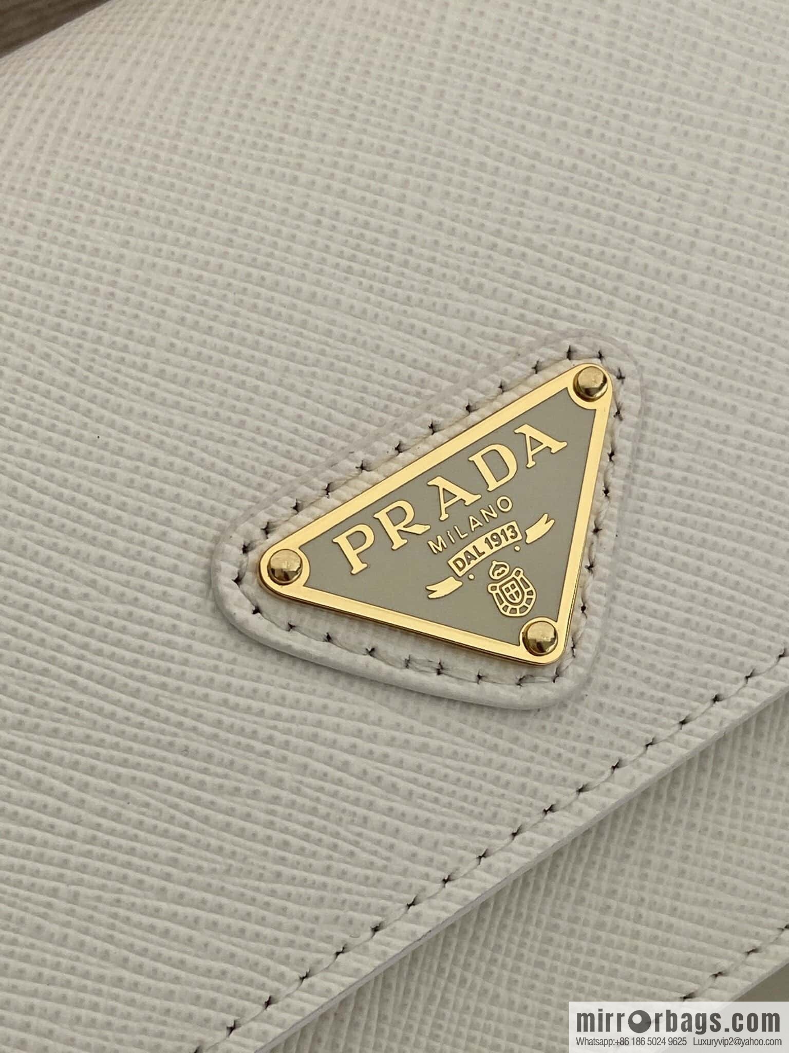 PRADA ๐ new mini handbag ๐ 1NF059 mobile phone bag ๐๐ white