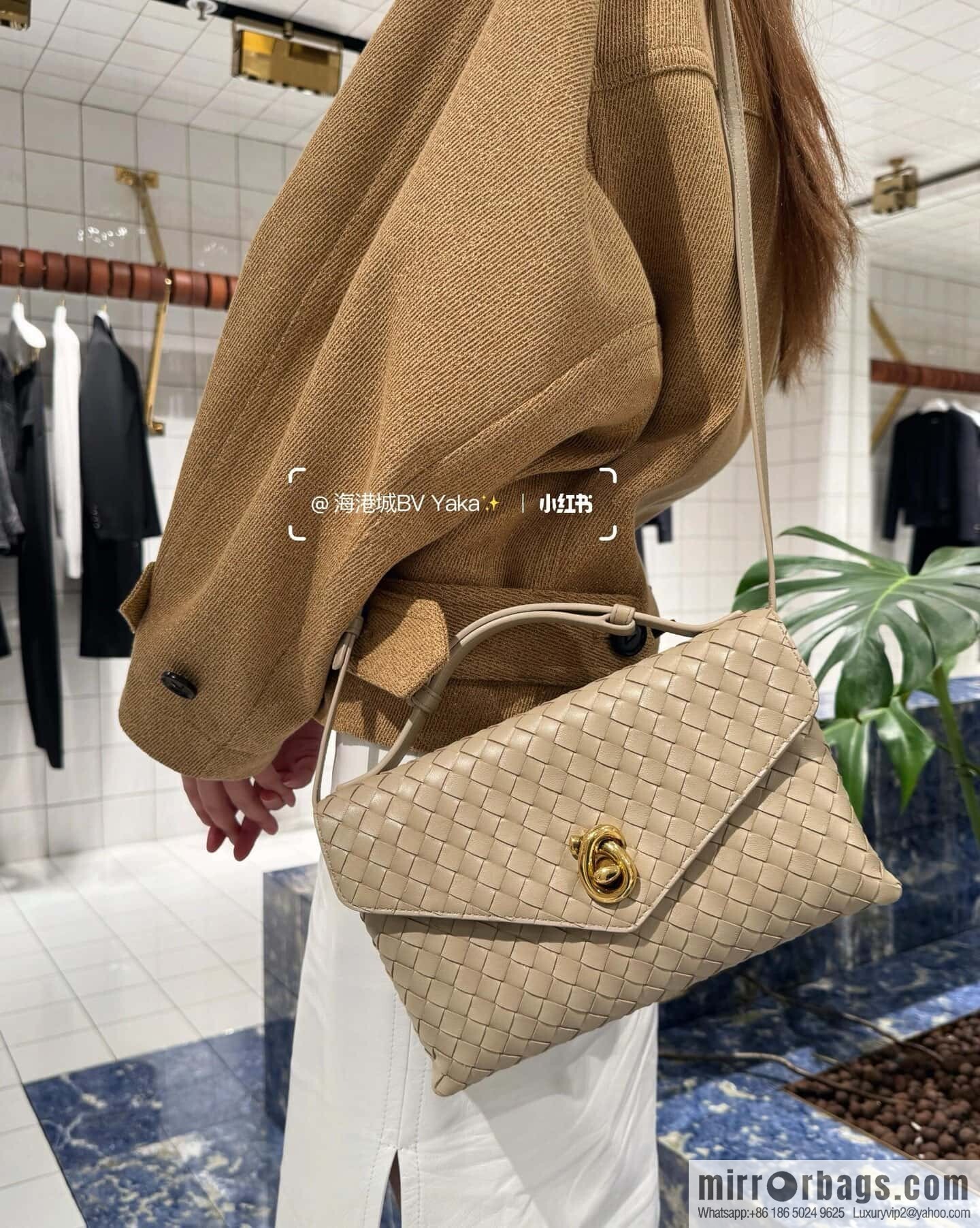 BV Knot Lock Messenger Bag 817191 Hazel