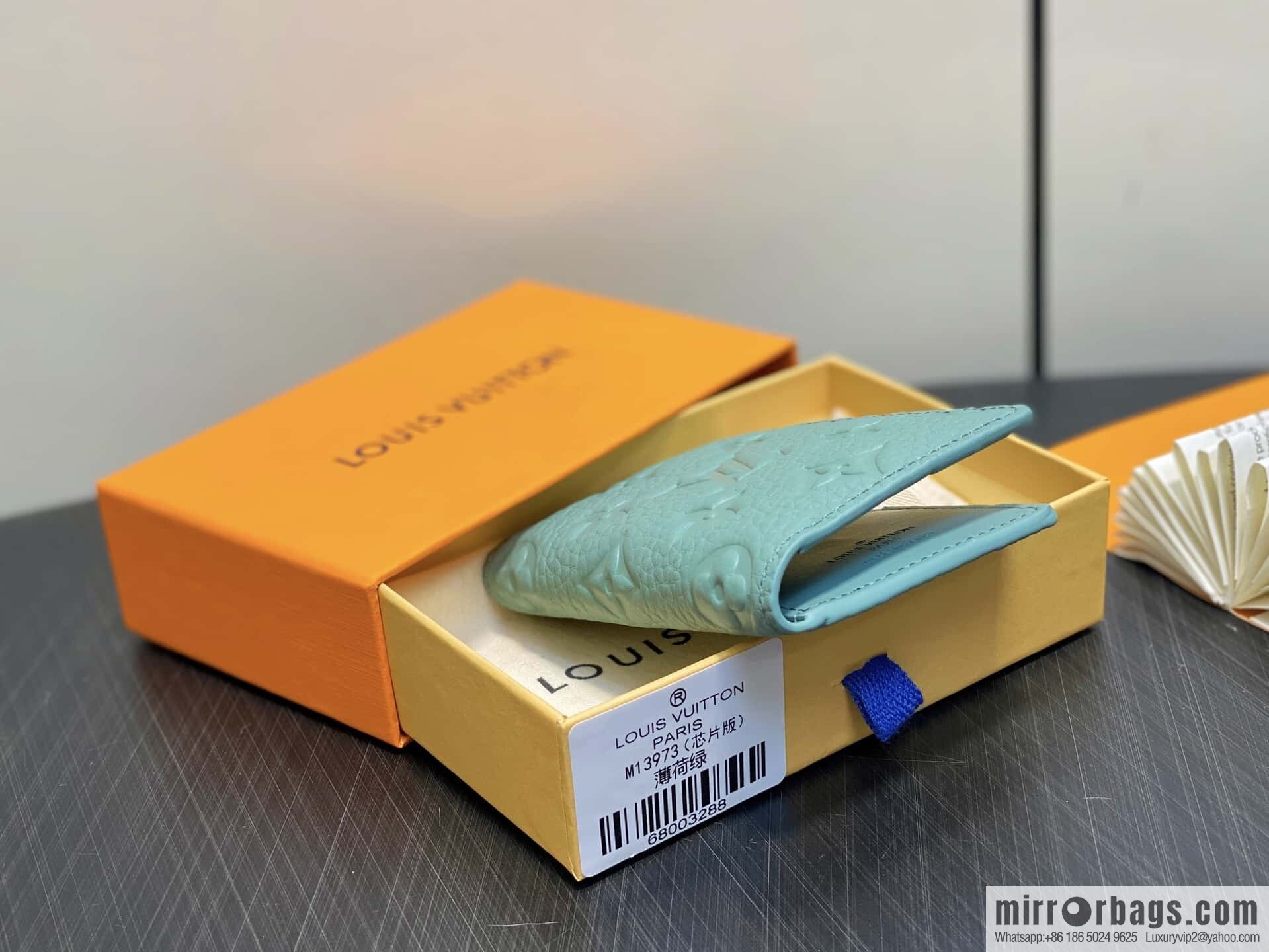 [Boutique‑grade] M13973 mint green, full leather card bag wallet, pocket wallet.