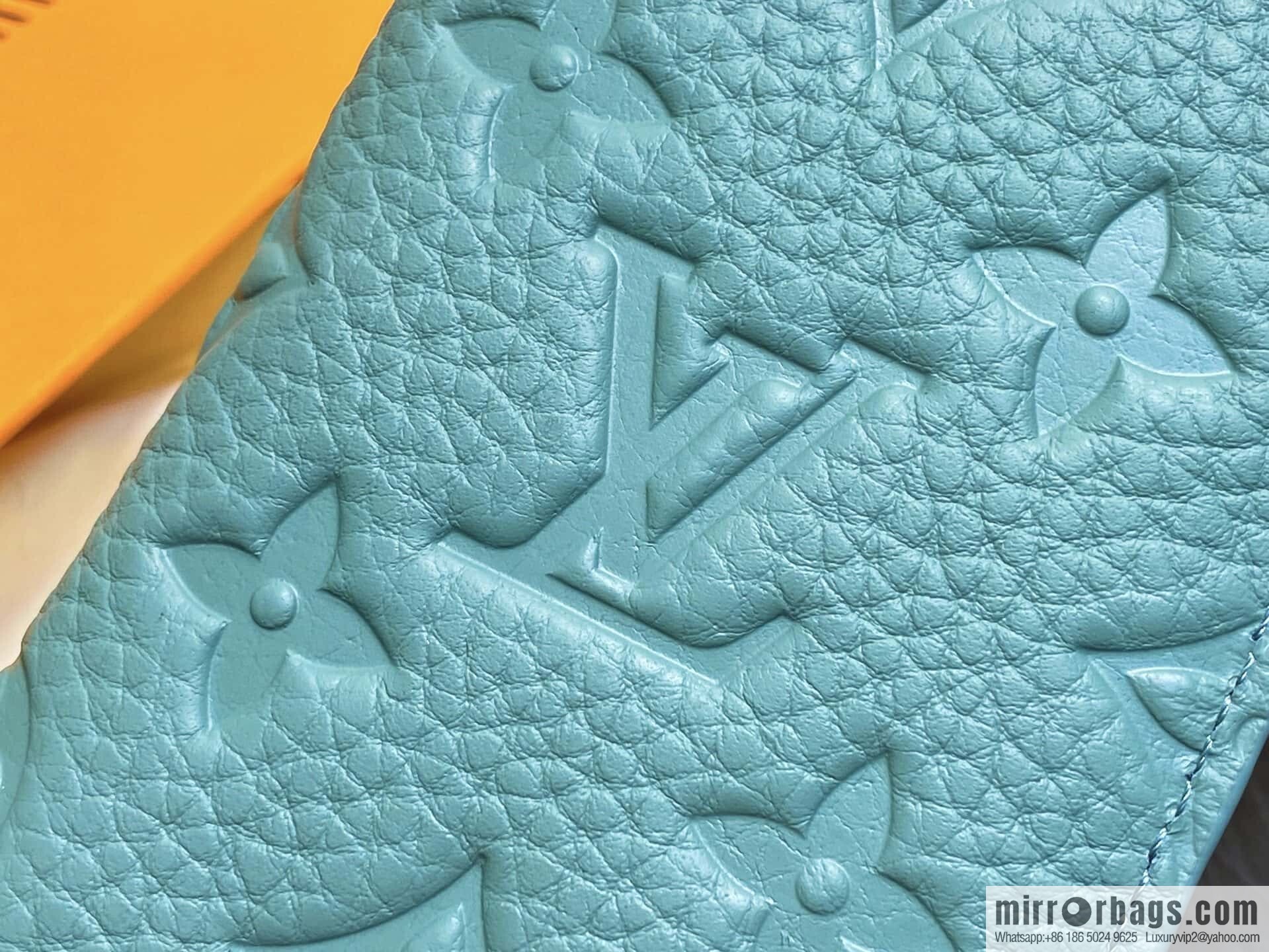 [Boutique‑grade] M13973 mint green, full leather card bag wallet, pocket wallet.