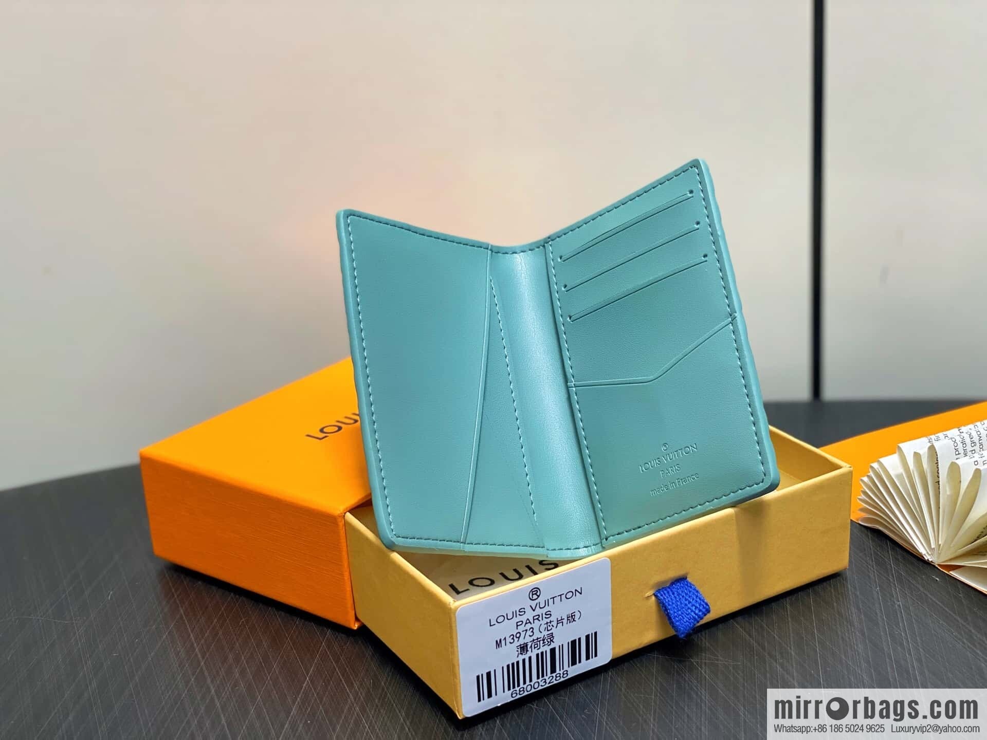 [Boutique‑grade] M13973 mint green, full leather card bag wallet, pocket wallet.