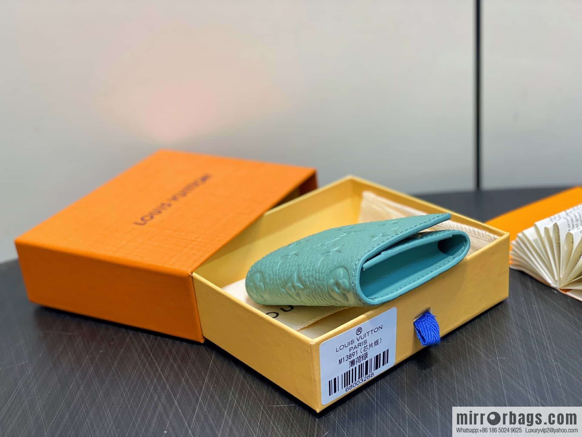 [Boutique‑grade] M13891 mint green full leather business card holder wallet LV Ski Ms series business card holder