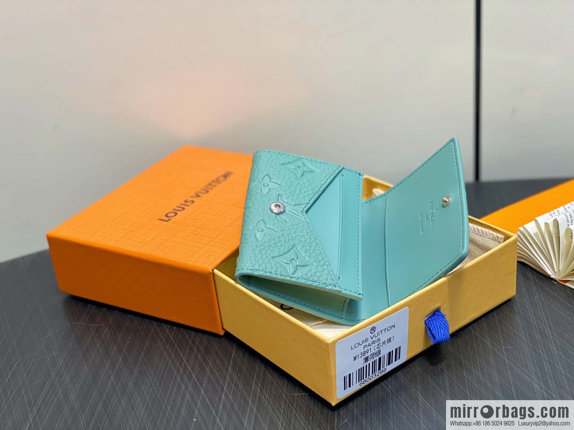 [Boutique‑grade] M13891 mint green full leather business card holder wallet LV Ski Ms series business card holder