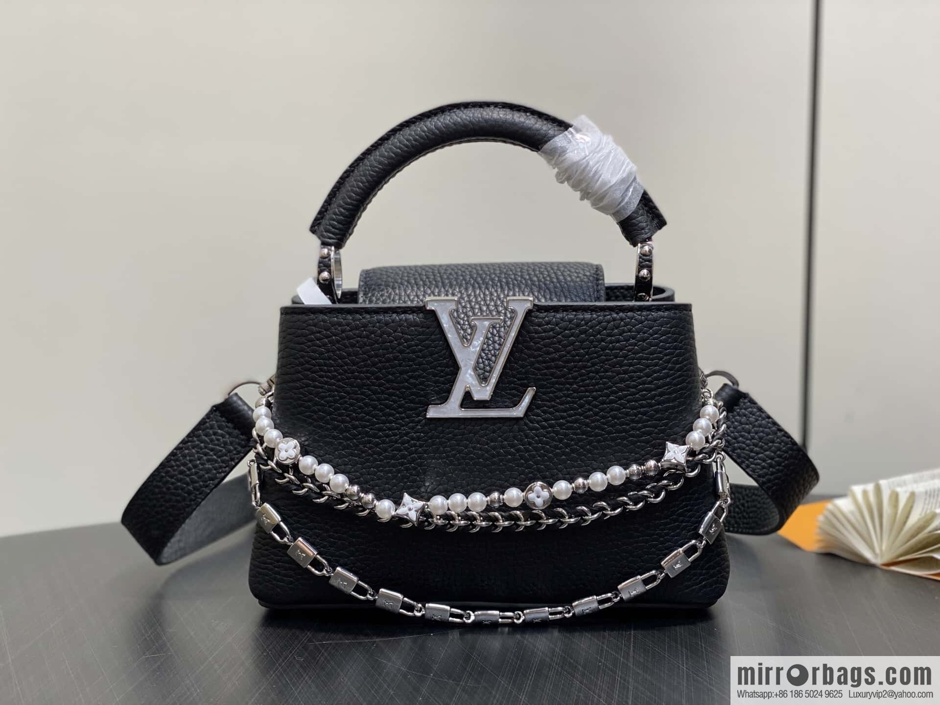 [Boutique‑grade] M12345 black, full leather cap that English model, this Capucines mini handbag