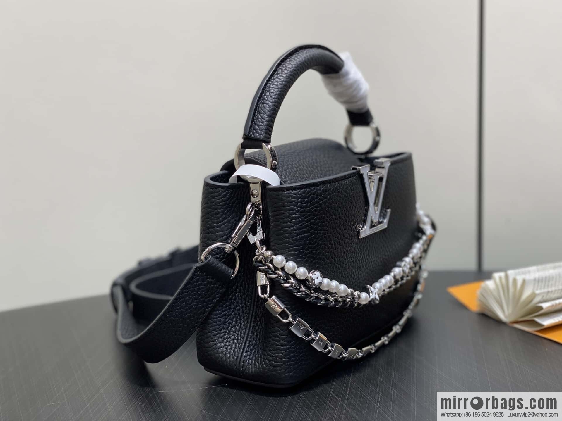 [Boutique‑grade] M12345 black, full leather cap that English model, this Capucines mini handbag