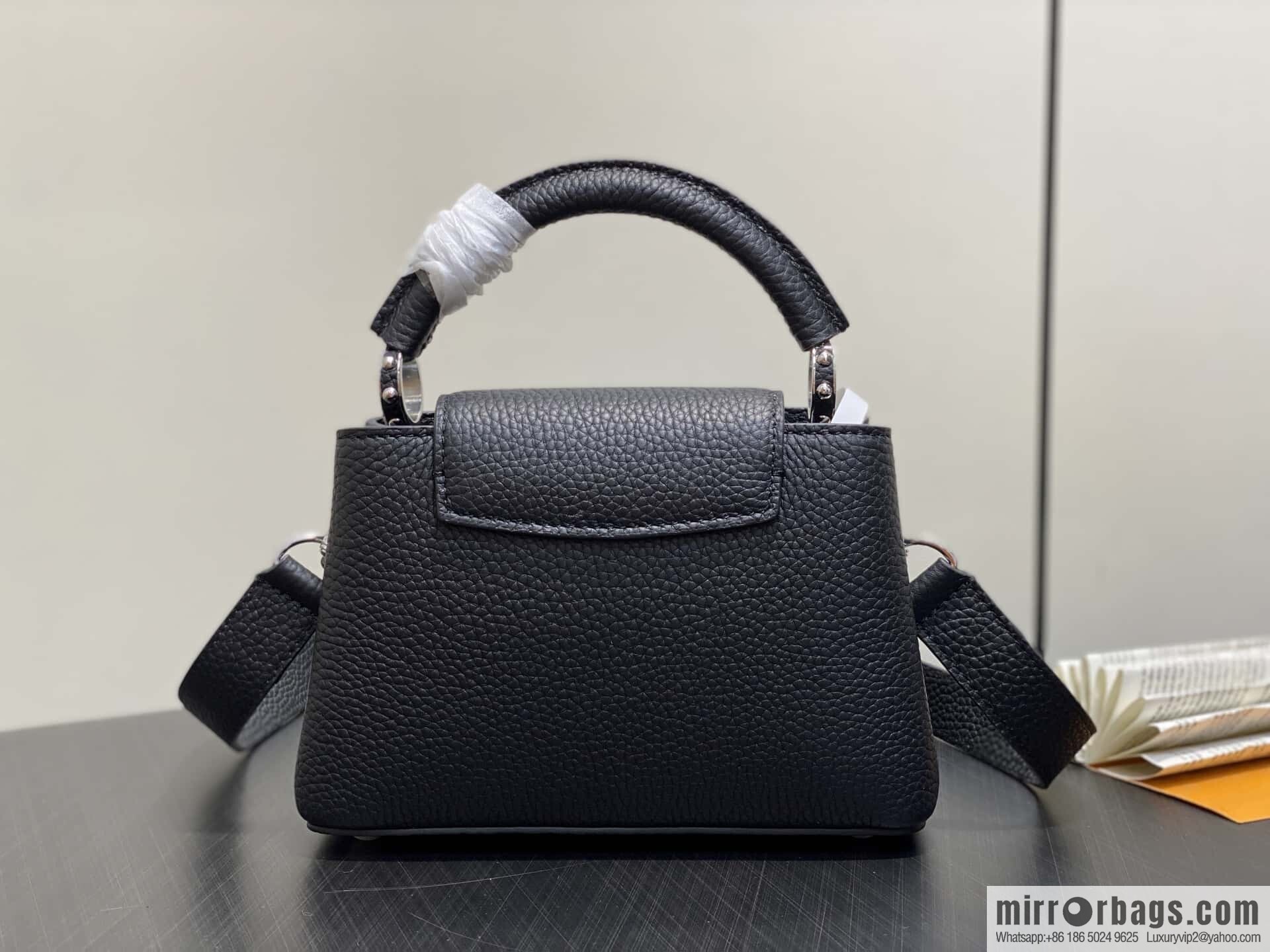 [Boutique‑grade] M12345 black, full leather cap that English model, this Capucines mini handbag