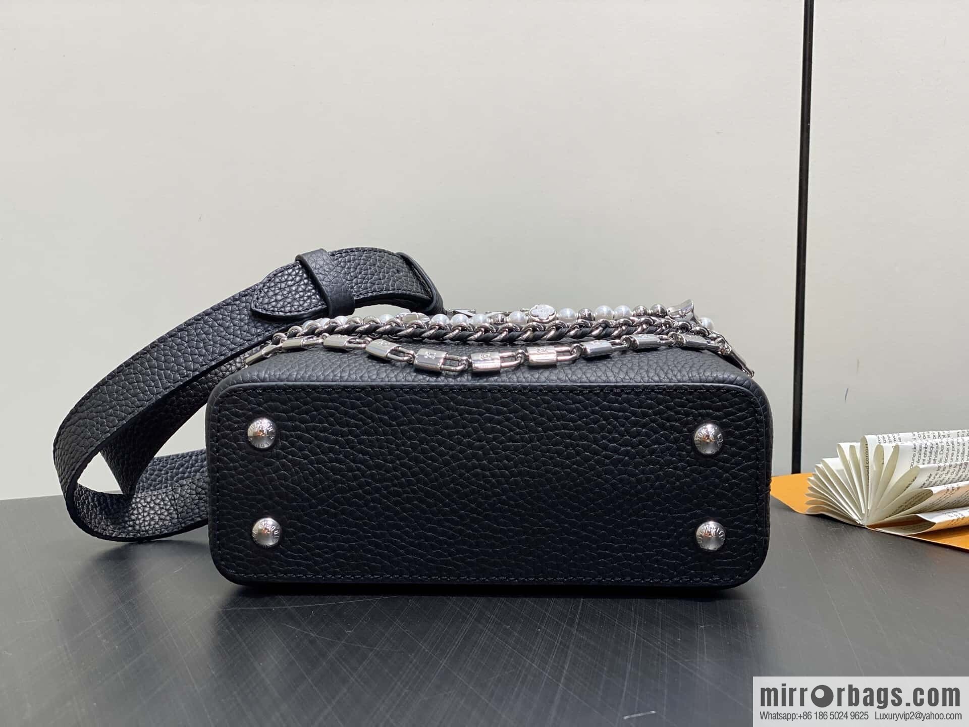 [Boutique‑grade] M12345 black, full leather cap that English model, this Capucines mini handbag
