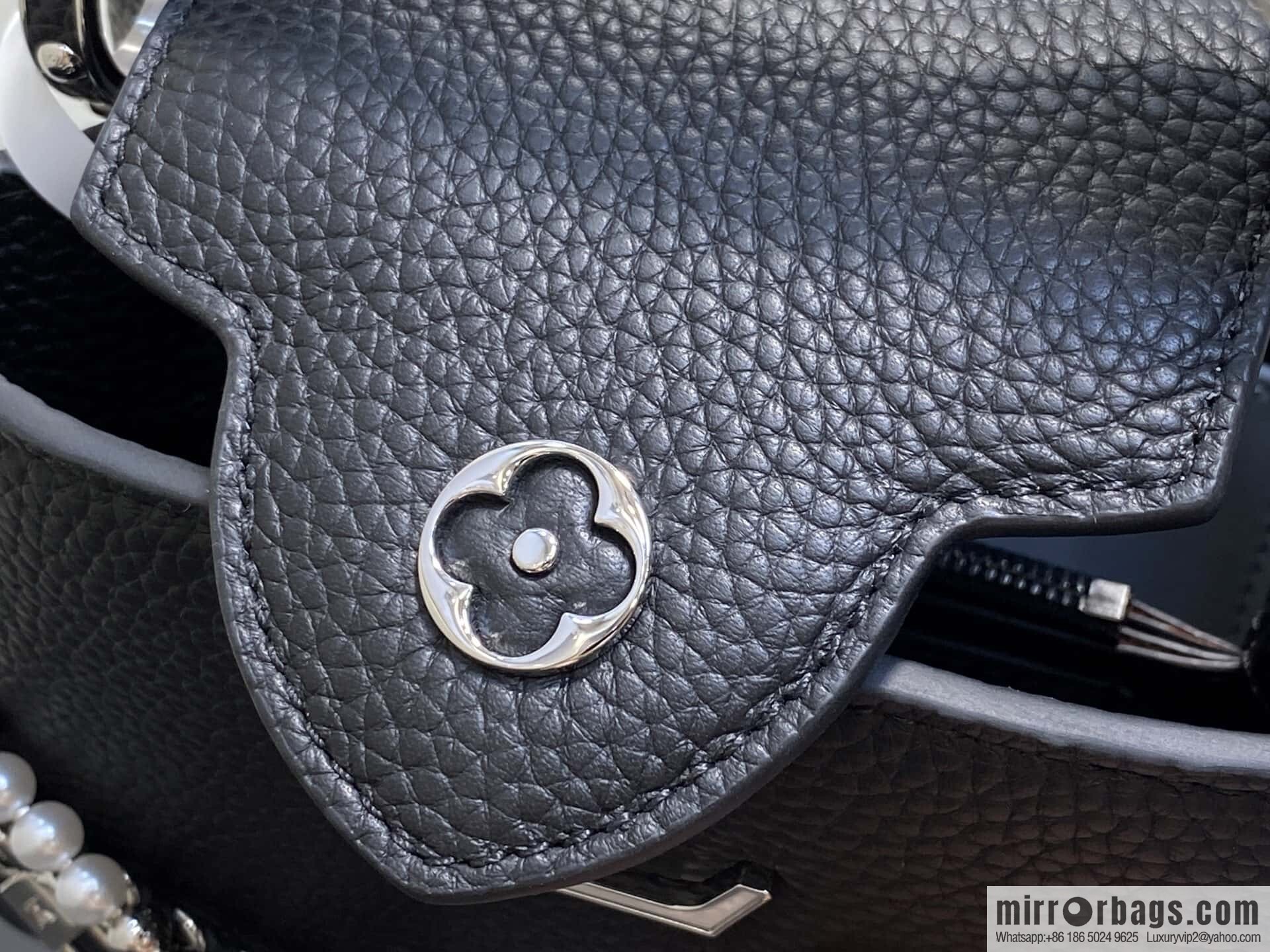 [Boutique‑grade] M12345 black, full leather cap that English model, this Capucines mini handbag