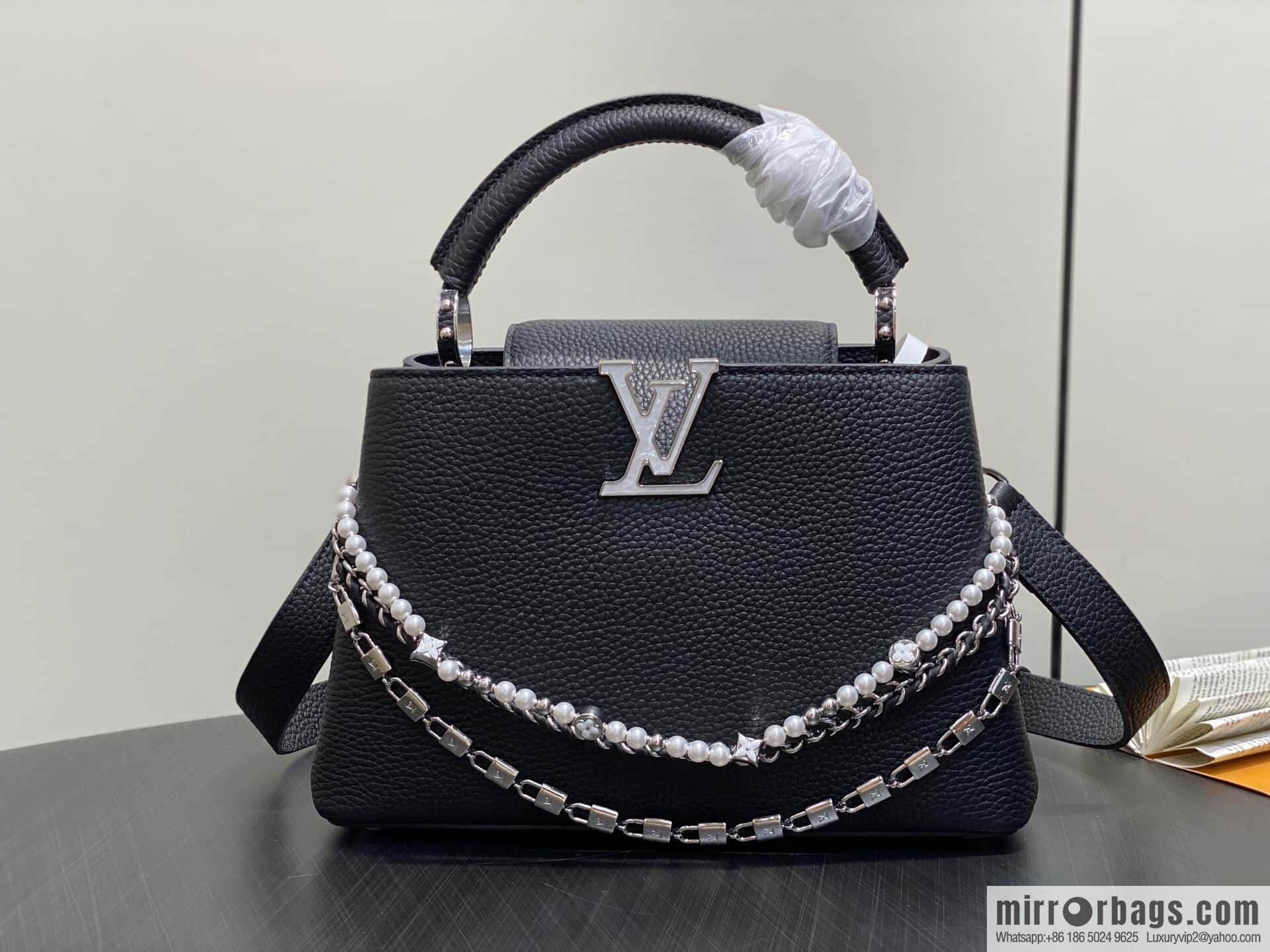 [Original order boutique] M12345 black, full leather cap, this Capucines BB handbag.