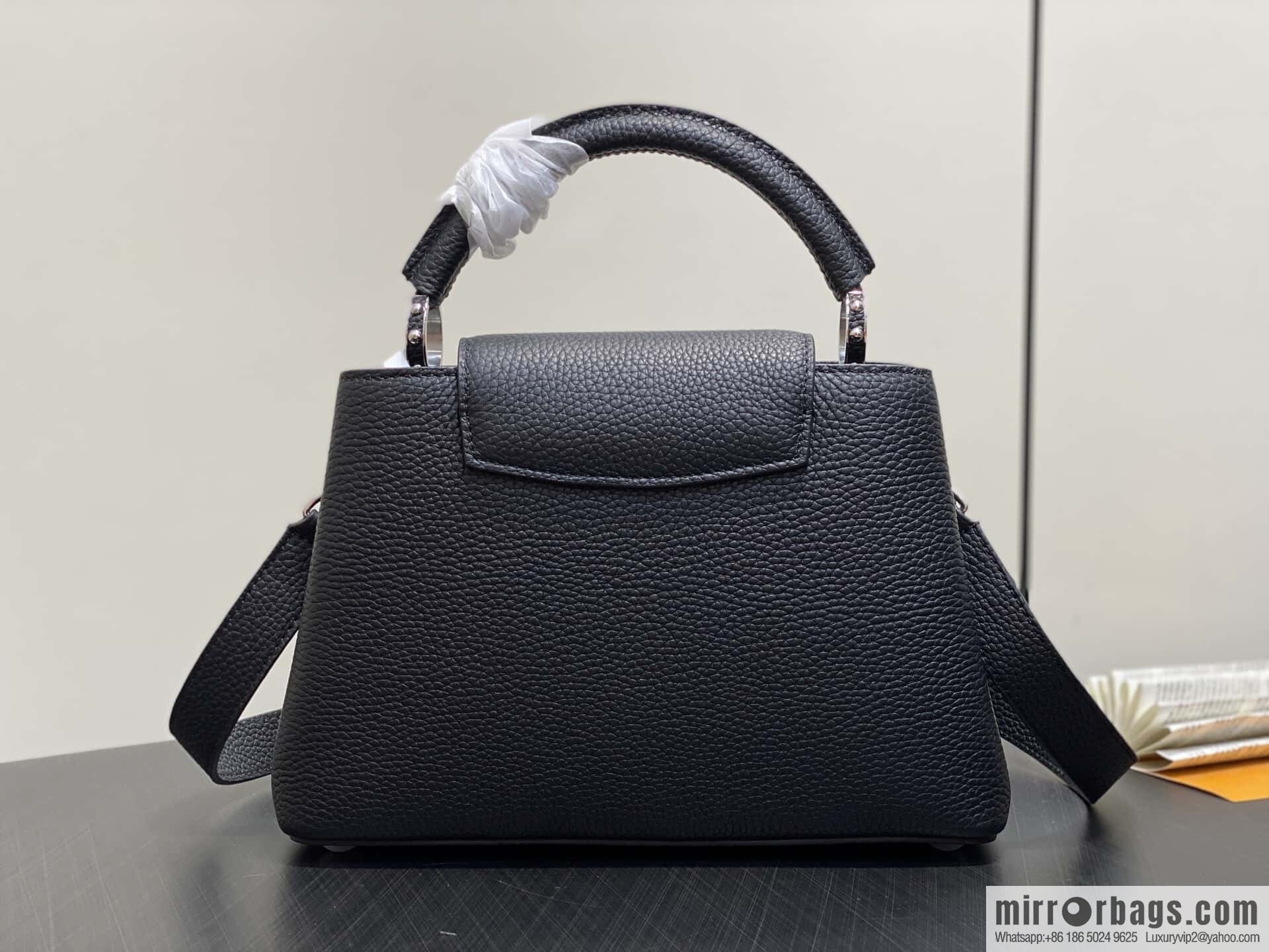 [Original order boutique] M12345 black, full leather cap, this Capucines BB handbag.