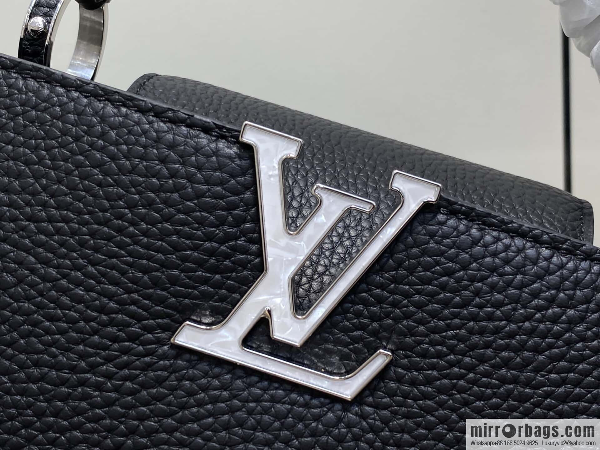 [Original order boutique] M12345 black, full leather cap, this Capucines BB handbag.