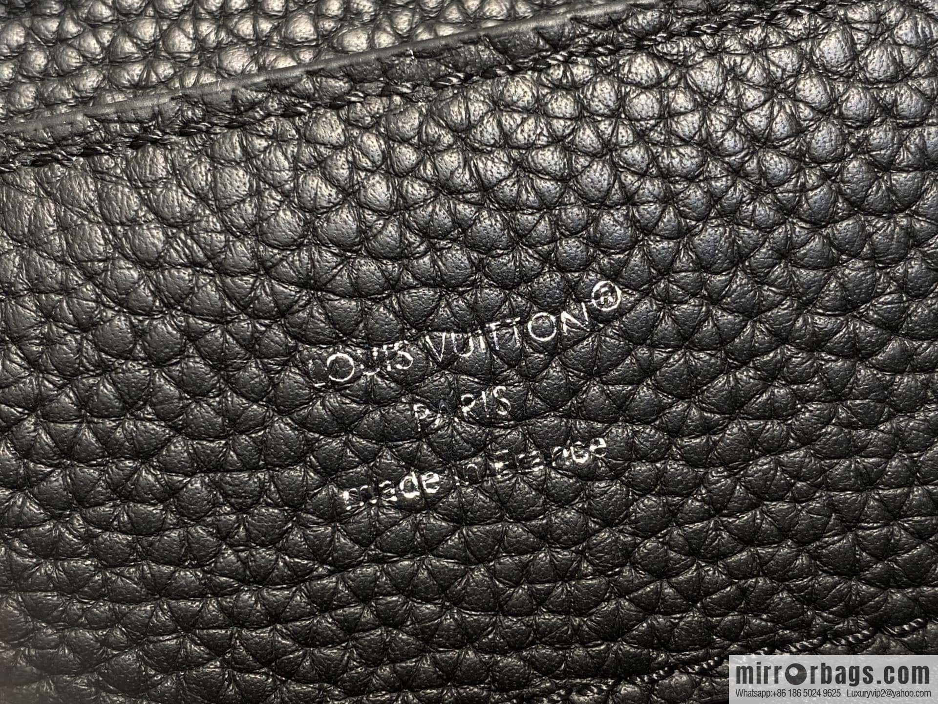 [Original order boutique] M12345 black, full leather cap, this Capucines BB handbag.