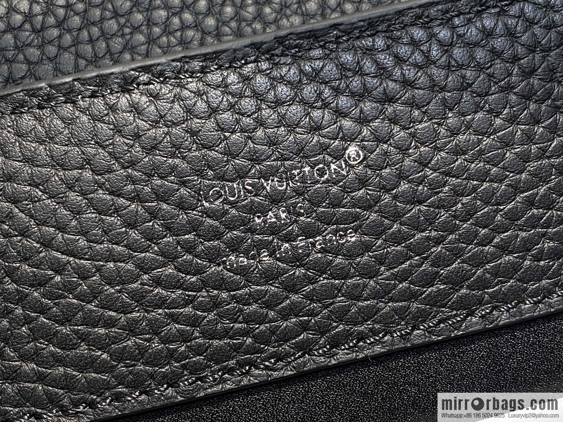 [Boutique‑grade] M12345 black, full leather cap, English style, this Capucines medium handbag.