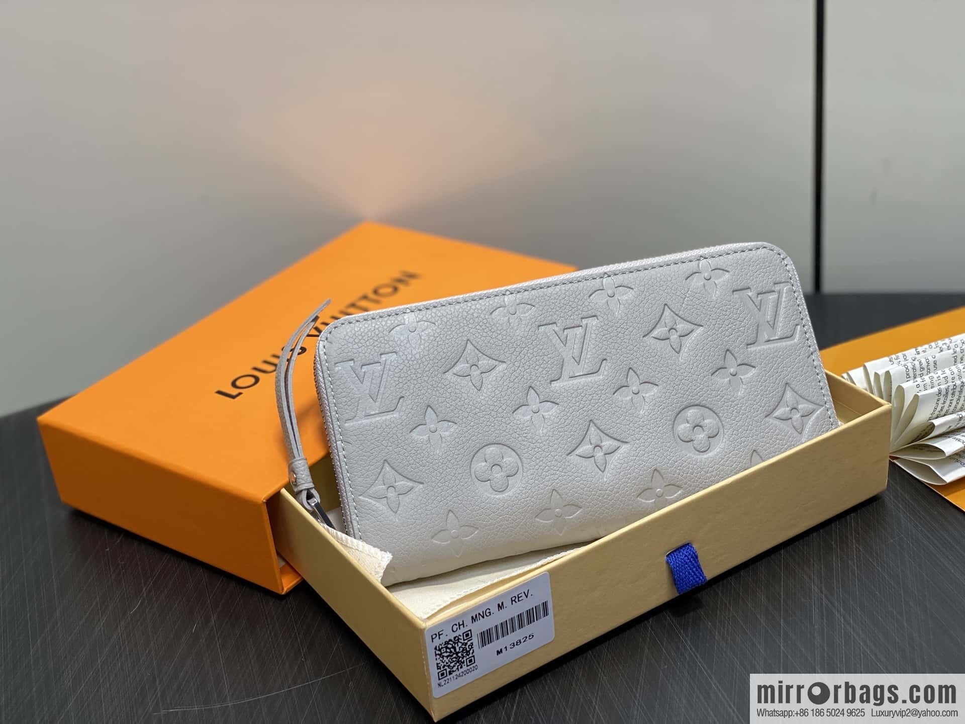 [Boutique‑grade] M13825 light gray full leather embossed, single zipper wallet zippy zipper wallet