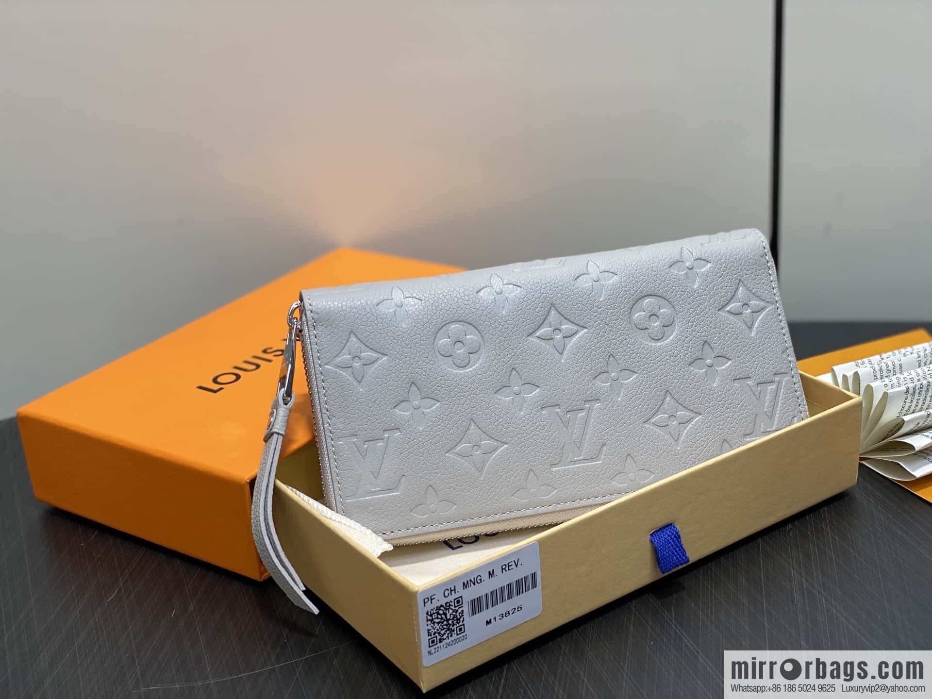 [Boutique‑grade] M13825 light gray full leather embossed, single zipper wallet zippy zipper wallet