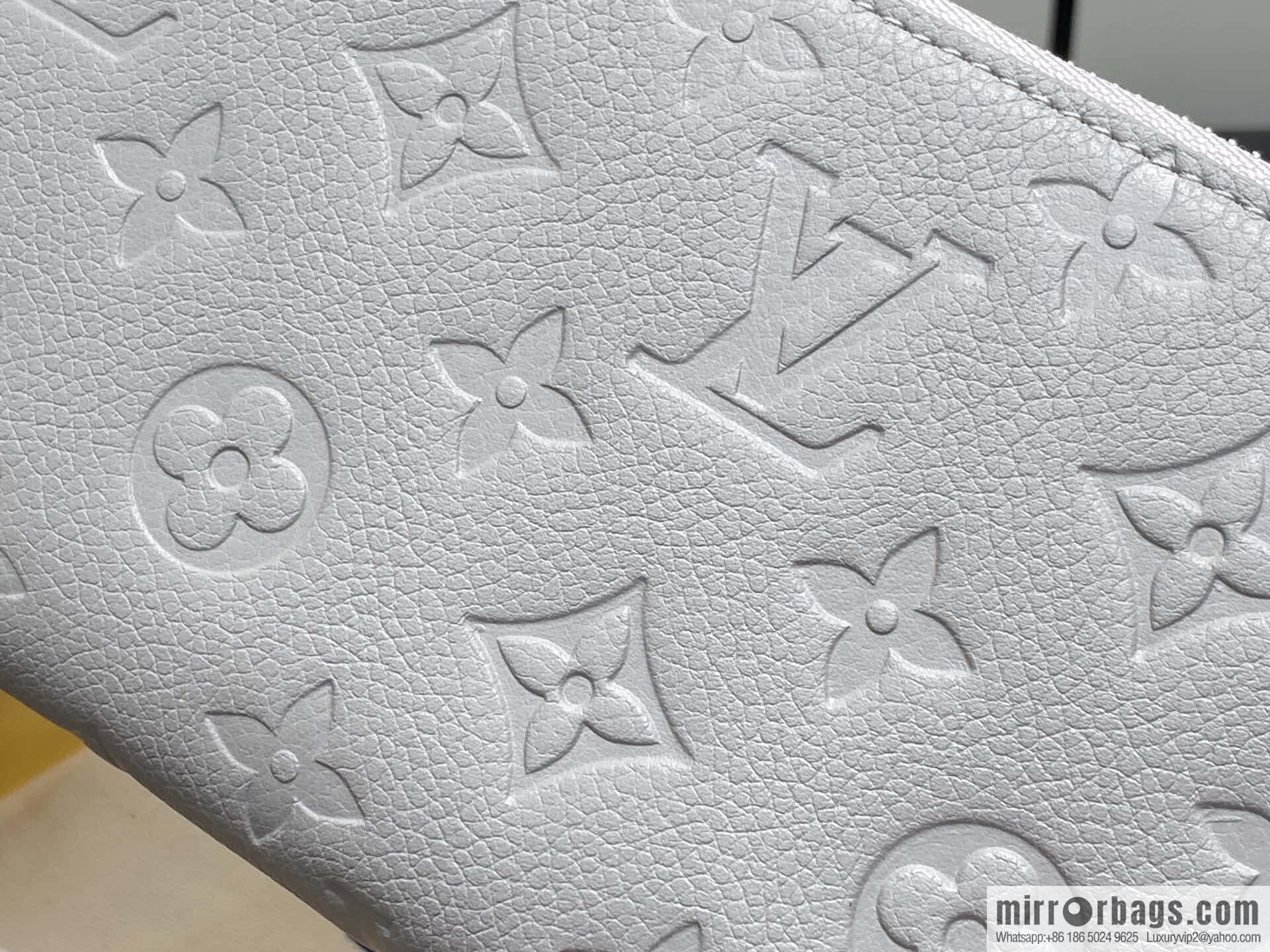 [Boutique‑grade] M13825 light gray full leather embossed, single zipper wallet zippy zipper wallet