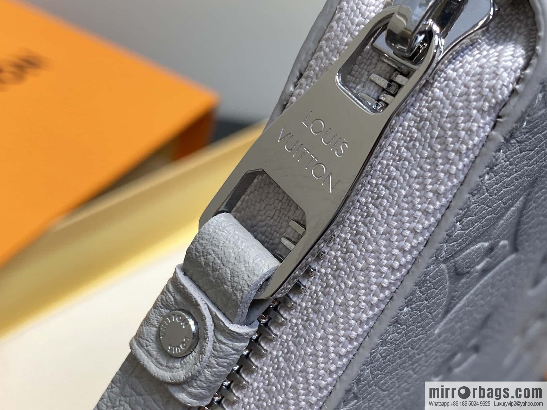 [Boutique‑grade] M13825 light gray full leather embossed, single zipper wallet zippy zipper wallet