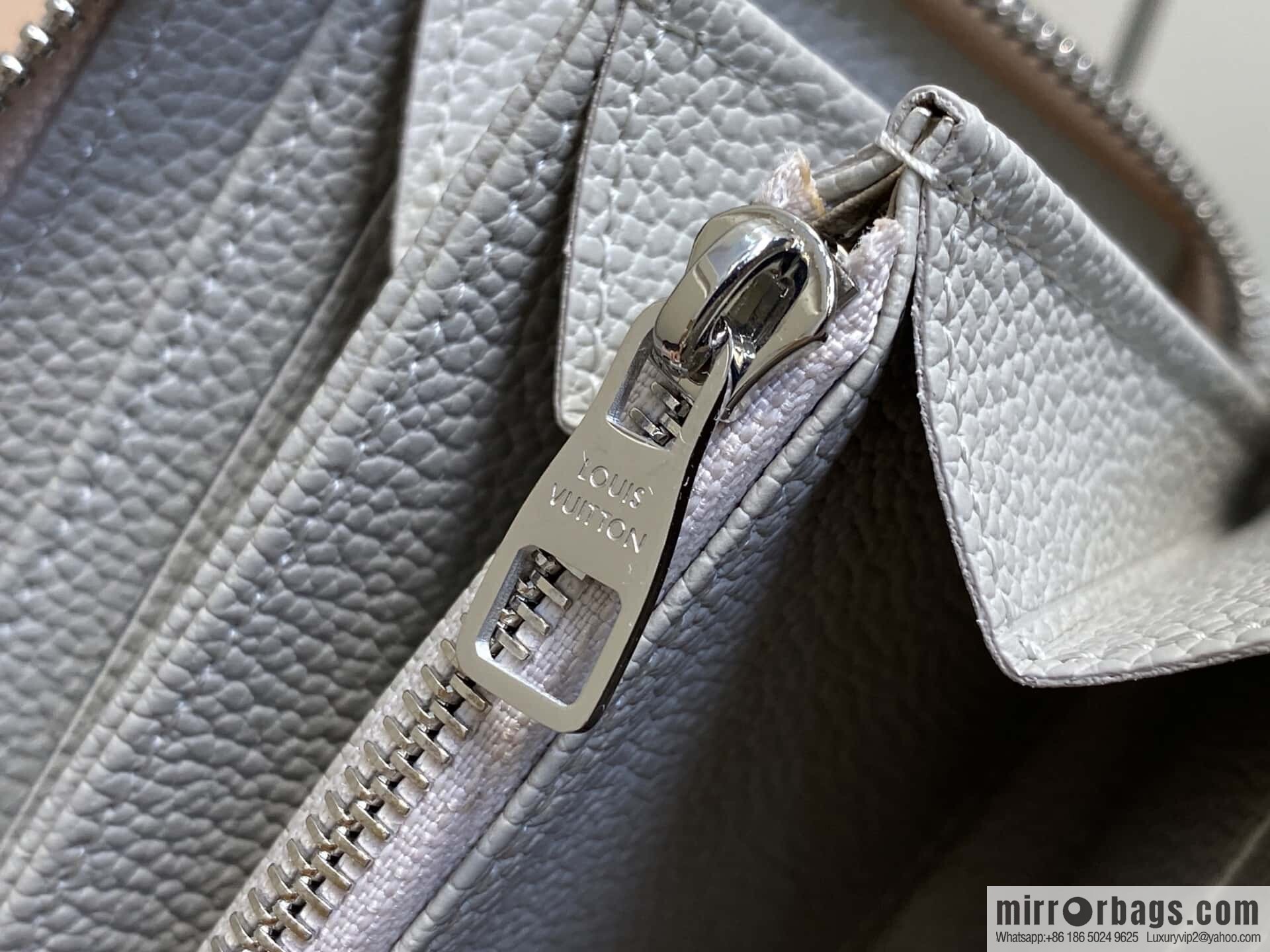 [Boutique‑grade] M13825 light gray full leather embossed, single zipper wallet zippy zipper wallet
